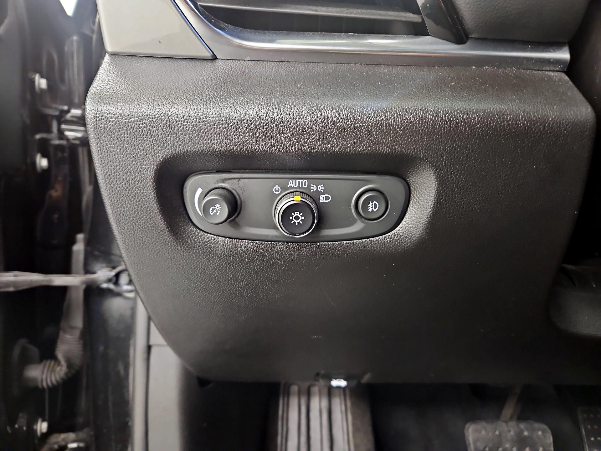 Thumbnail: 2021 Chevrolet Traverse - 13