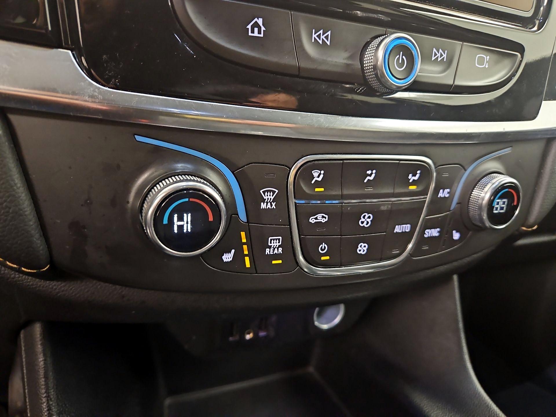 Thumbnail: 2021 Chevrolet Traverse - 16