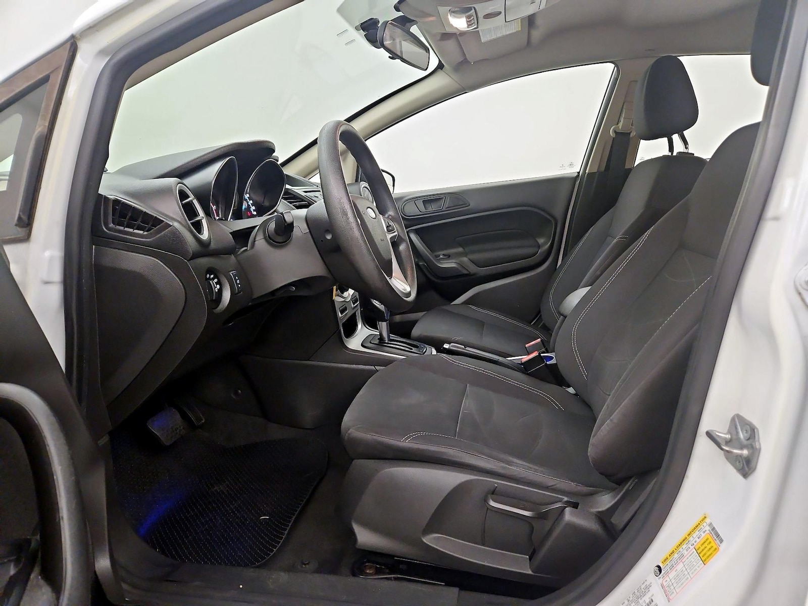 2018 Ford Fiesta SE - Photo 12