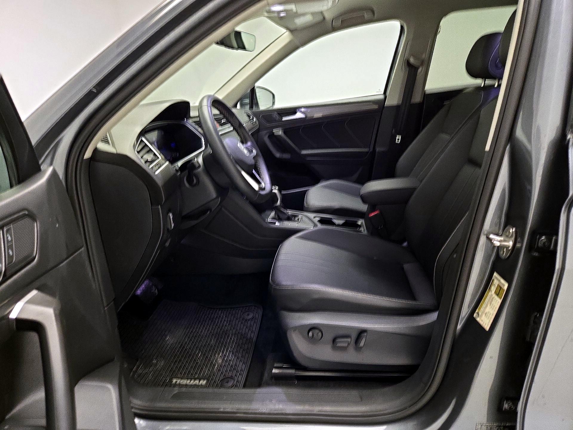 Thumbnail: 2023 Volkswagen Tiguan - 11