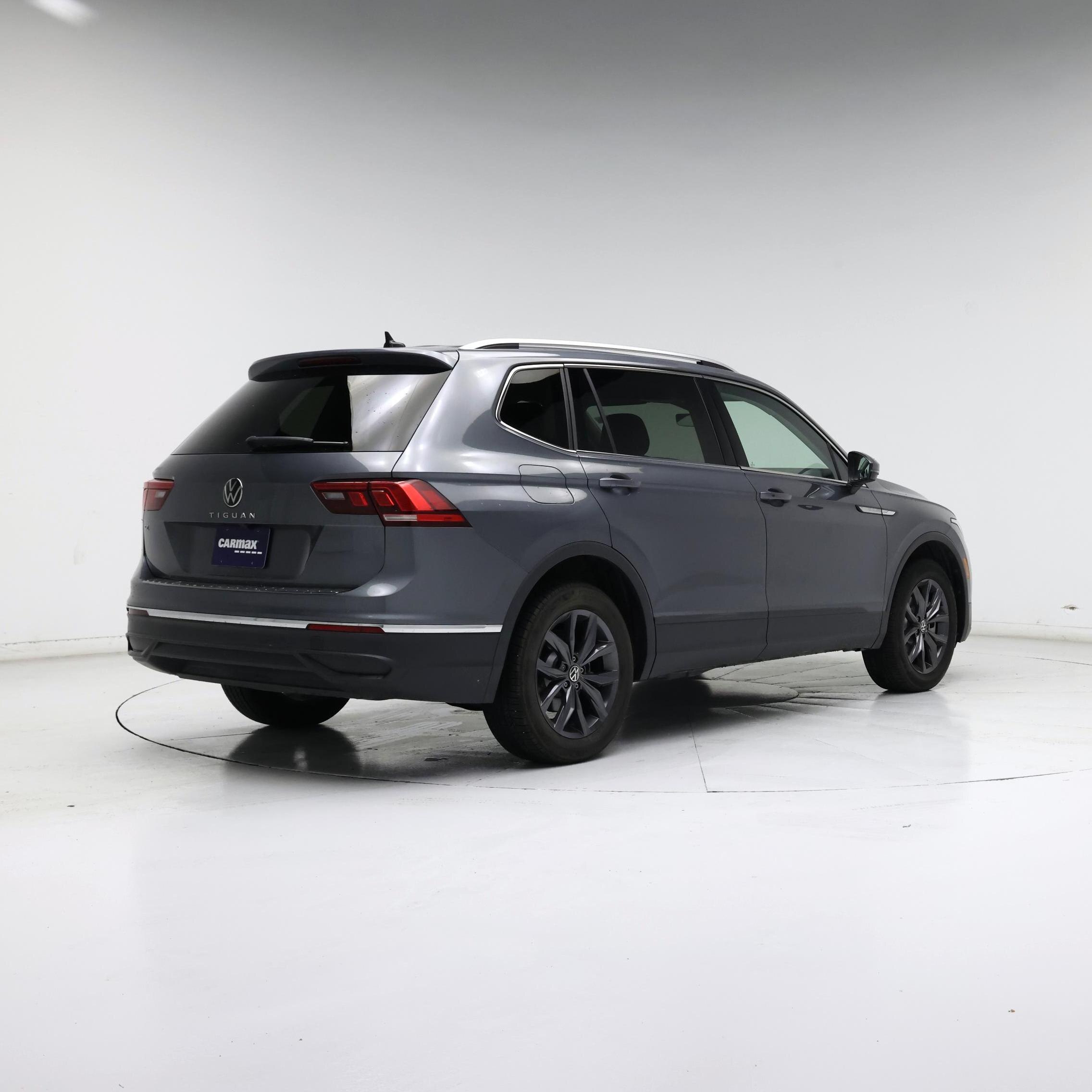 Thumbnail: 2023 Volkswagen Tiguan - 8