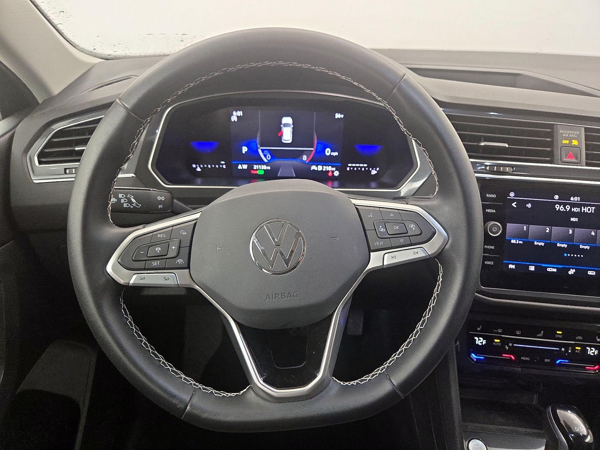 Thumbnail: 2023 Volkswagen Tiguan - 10