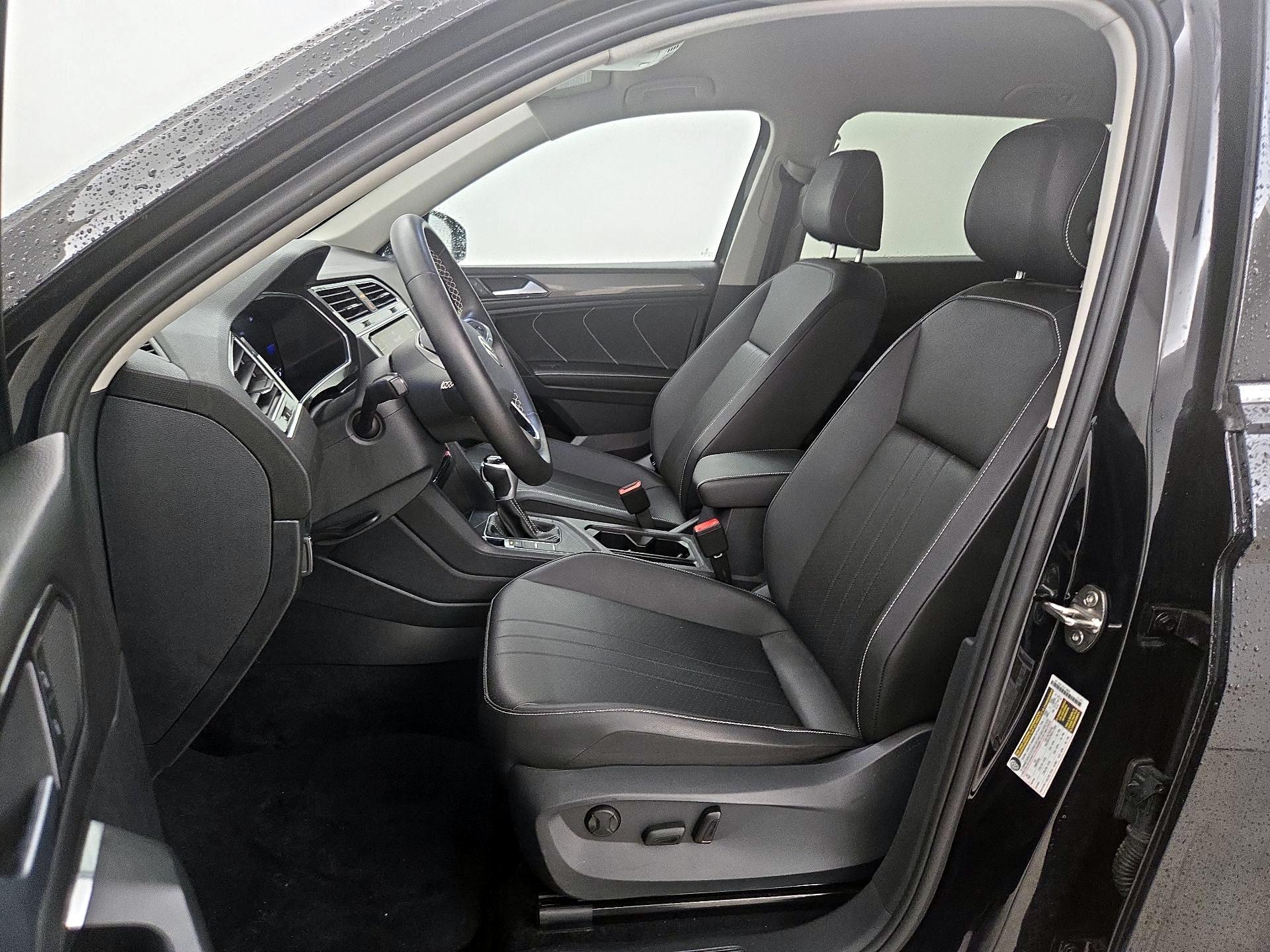 Thumbnail: 2023 Volkswagen Tiguan - 11