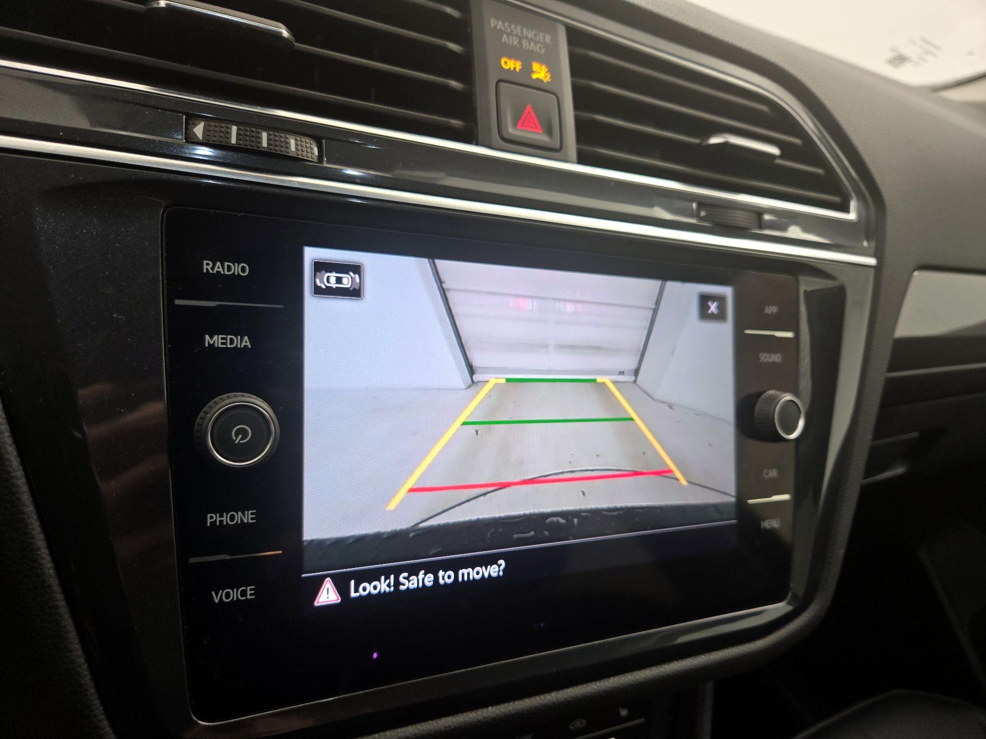 Thumbnail: 2023 Volkswagen Tiguan - 14