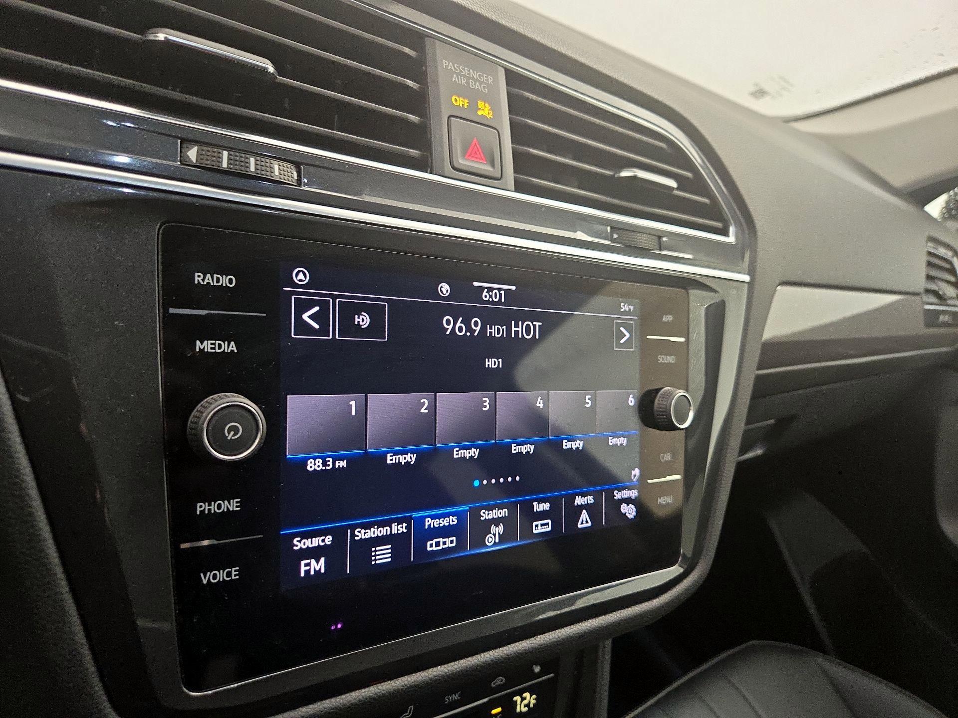 Thumbnail: 2023 Volkswagen Tiguan - 15