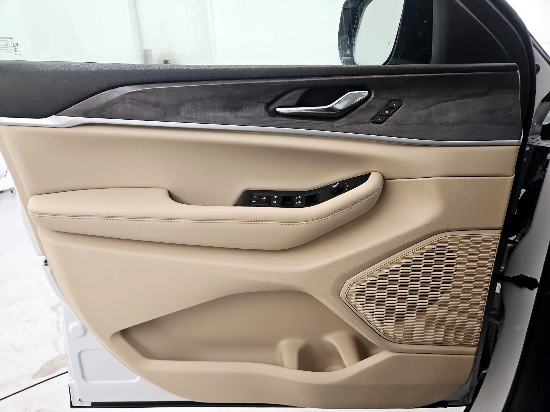 Thumbnail: 2024 Jeep Grand Cherokee - 12