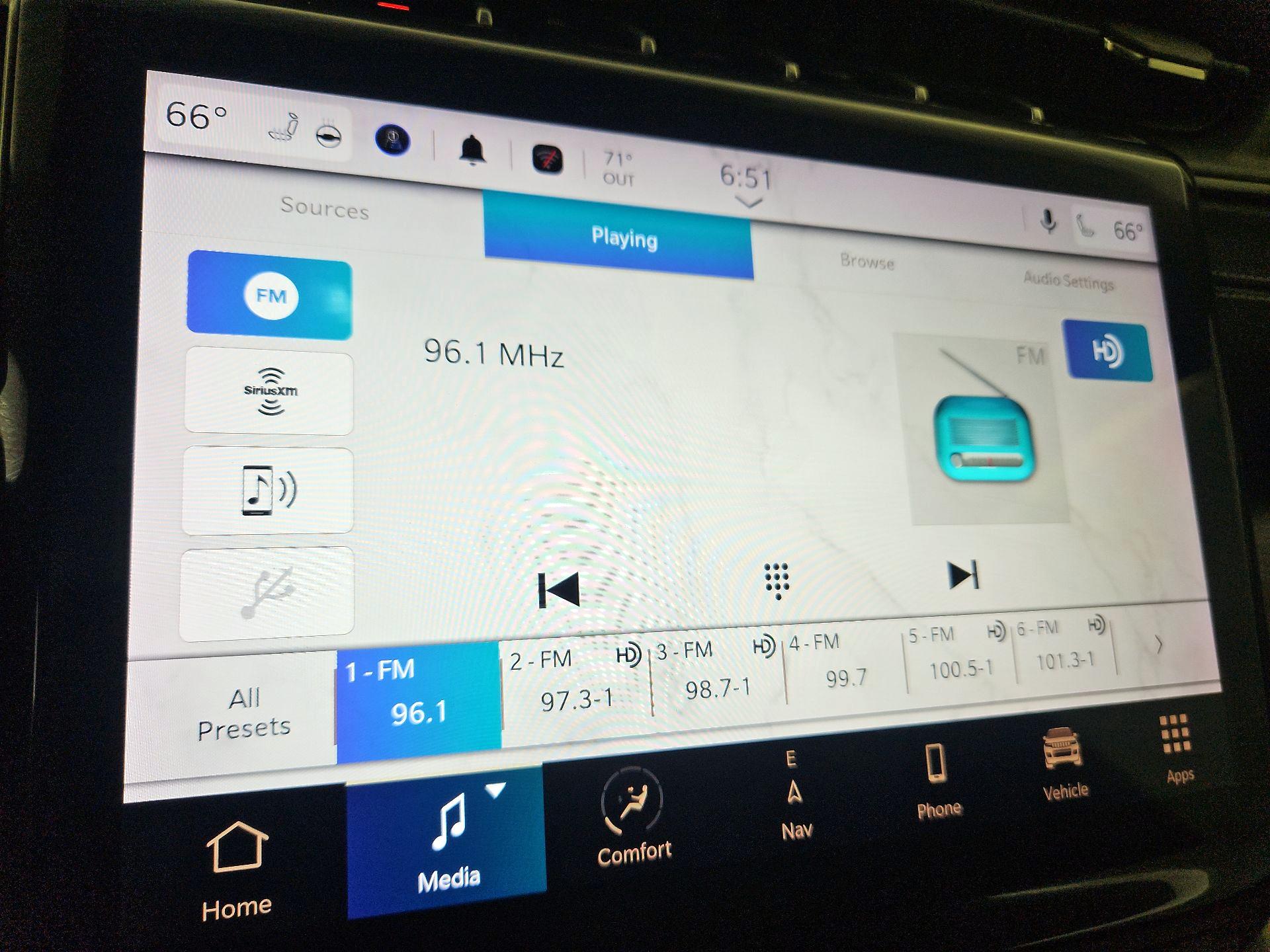 Thumbnail: 2024 Jeep Grand Cherokee - 16