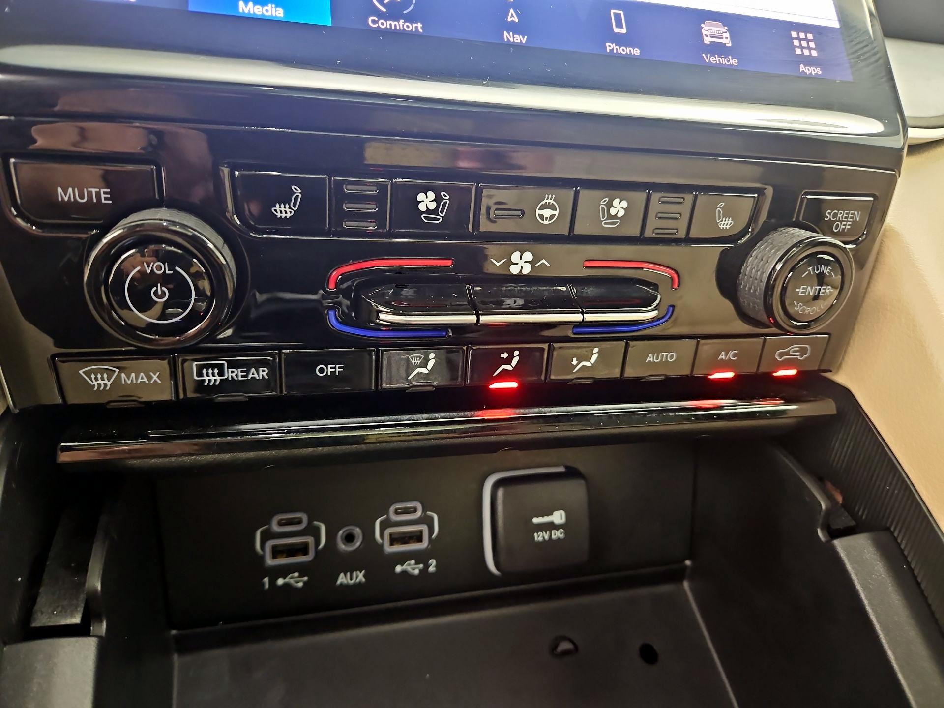 Thumbnail: 2024 Jeep Grand Cherokee - 17