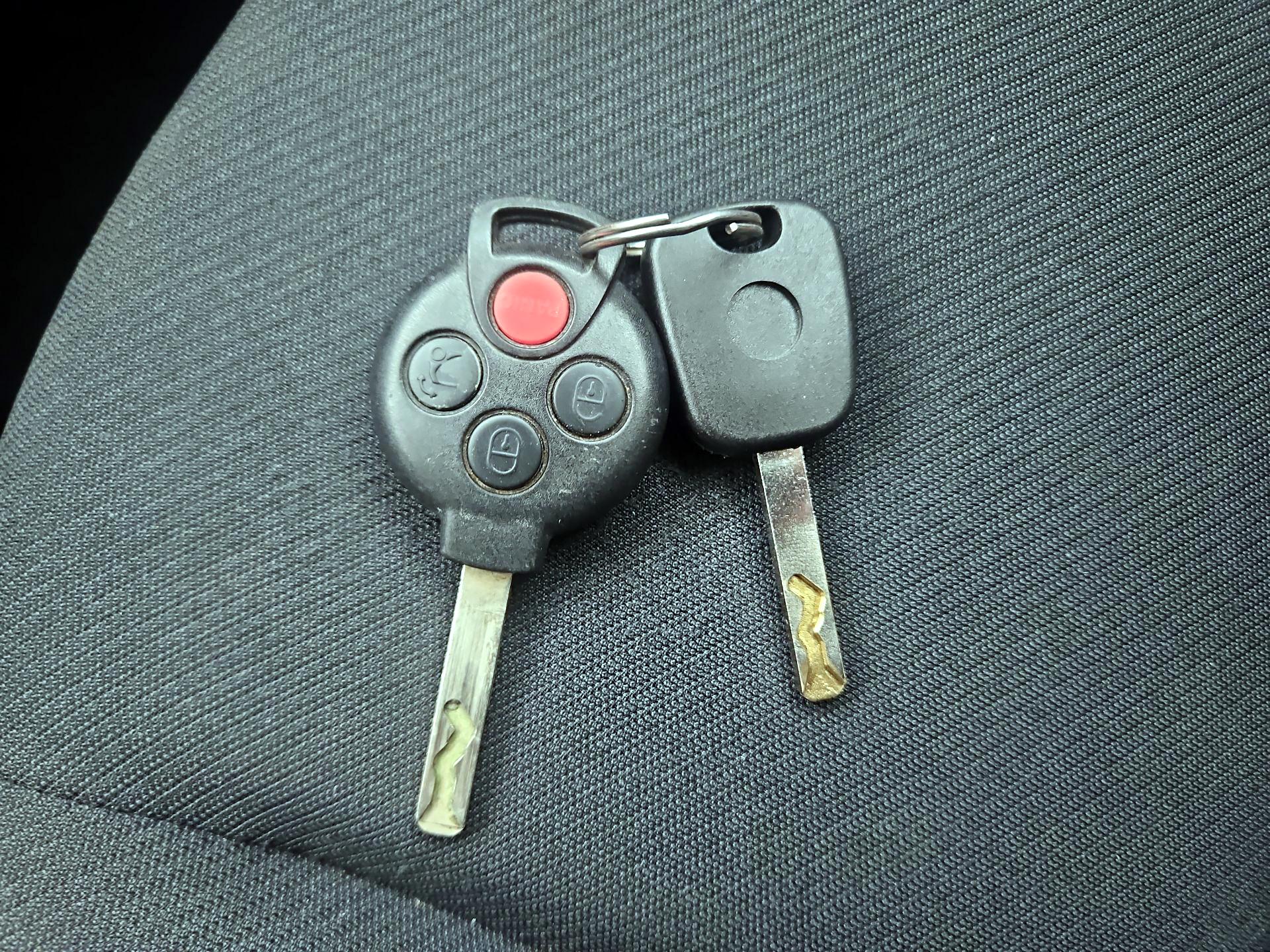 Thumbnail: 2015 smart fortwo - 19