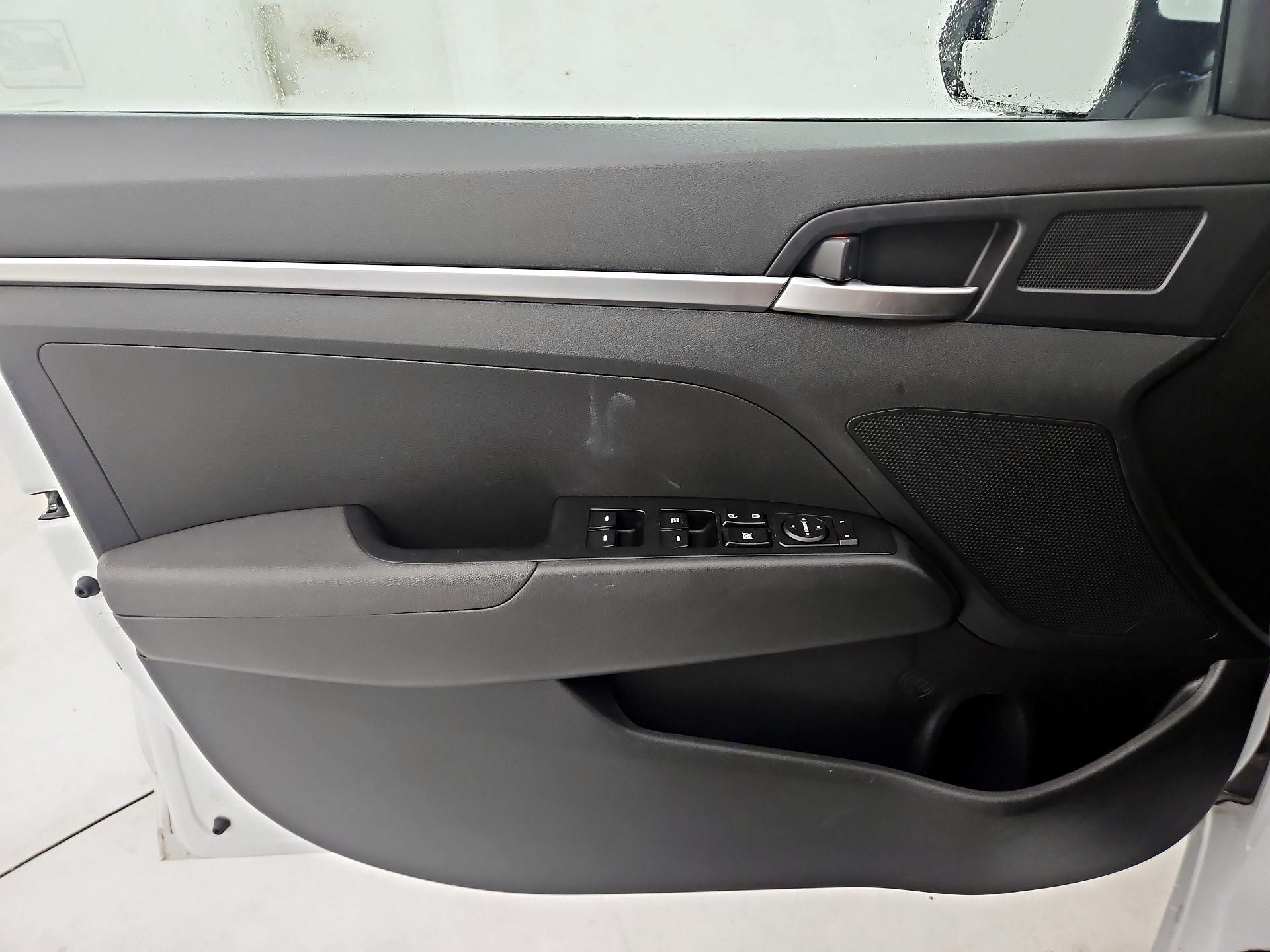 Thumbnail: 2020 Hyundai Elantra - 12