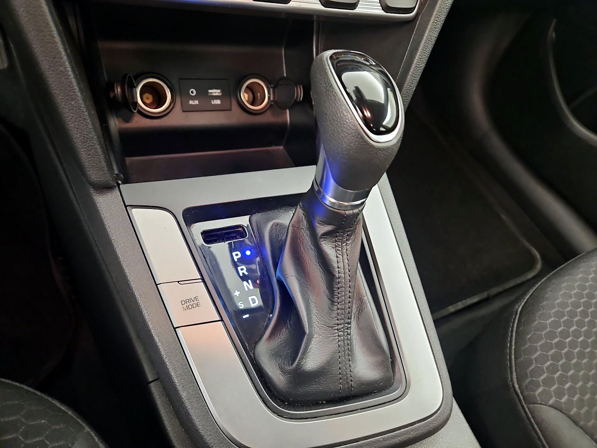 Thumbnail: 2020 Hyundai Elantra - 17