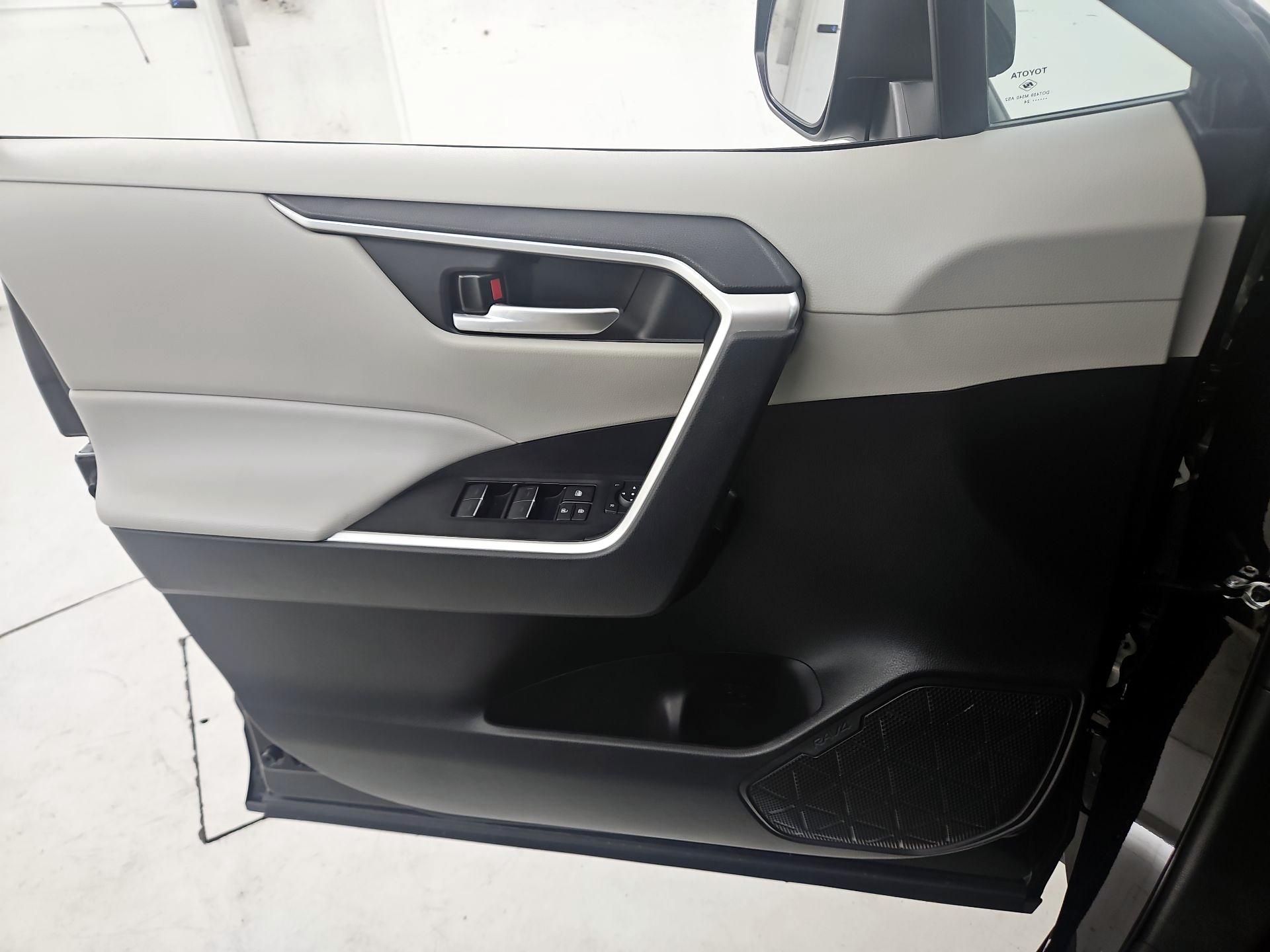 Thumbnail: 2025 Toyota RAV4 - 12