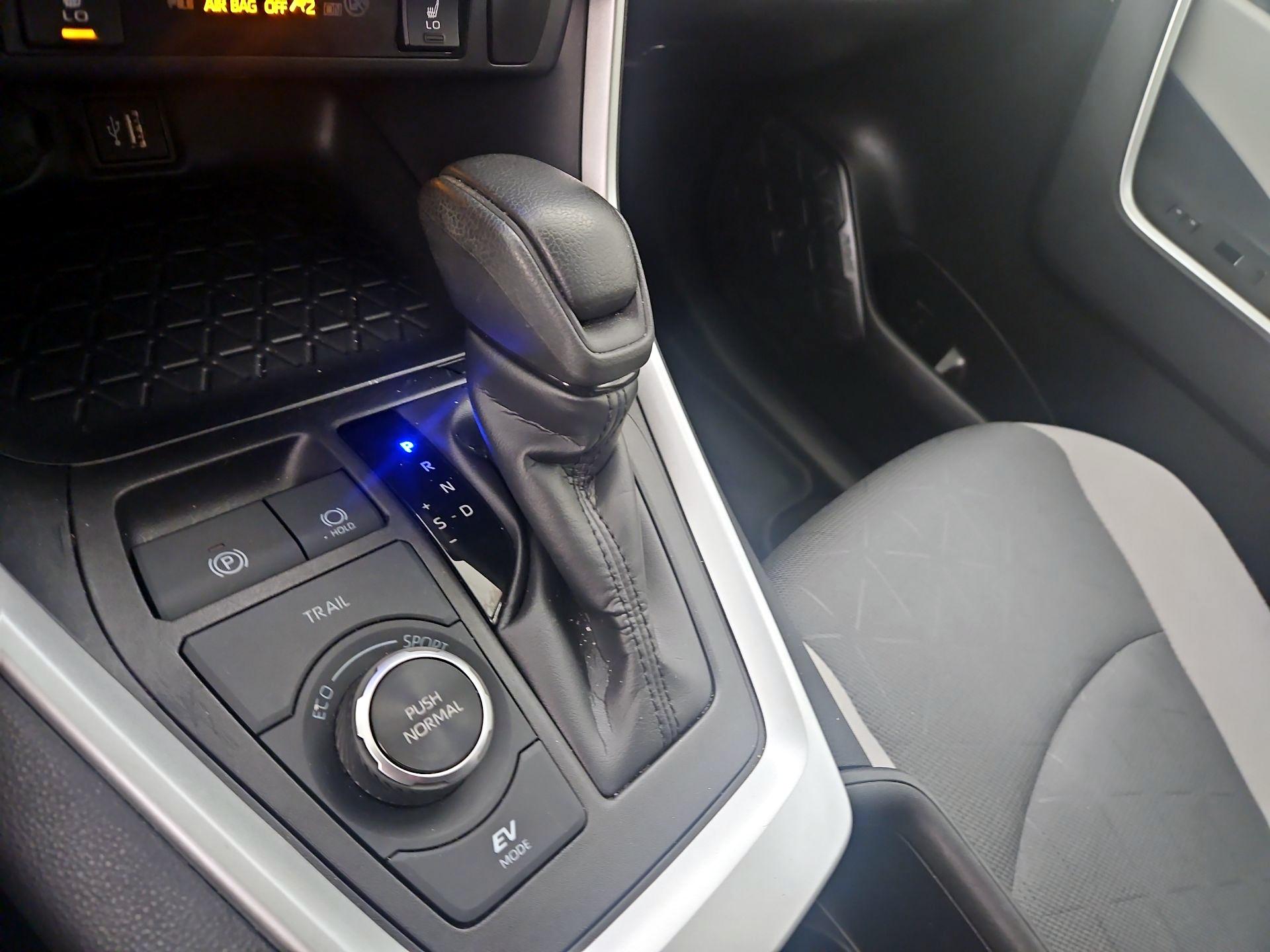 Thumbnail: 2025 Toyota RAV4 - 16