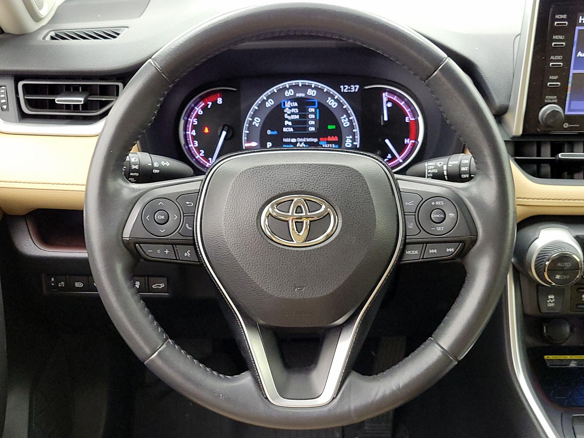 Thumbnail: 2021 Toyota RAV4 - 10