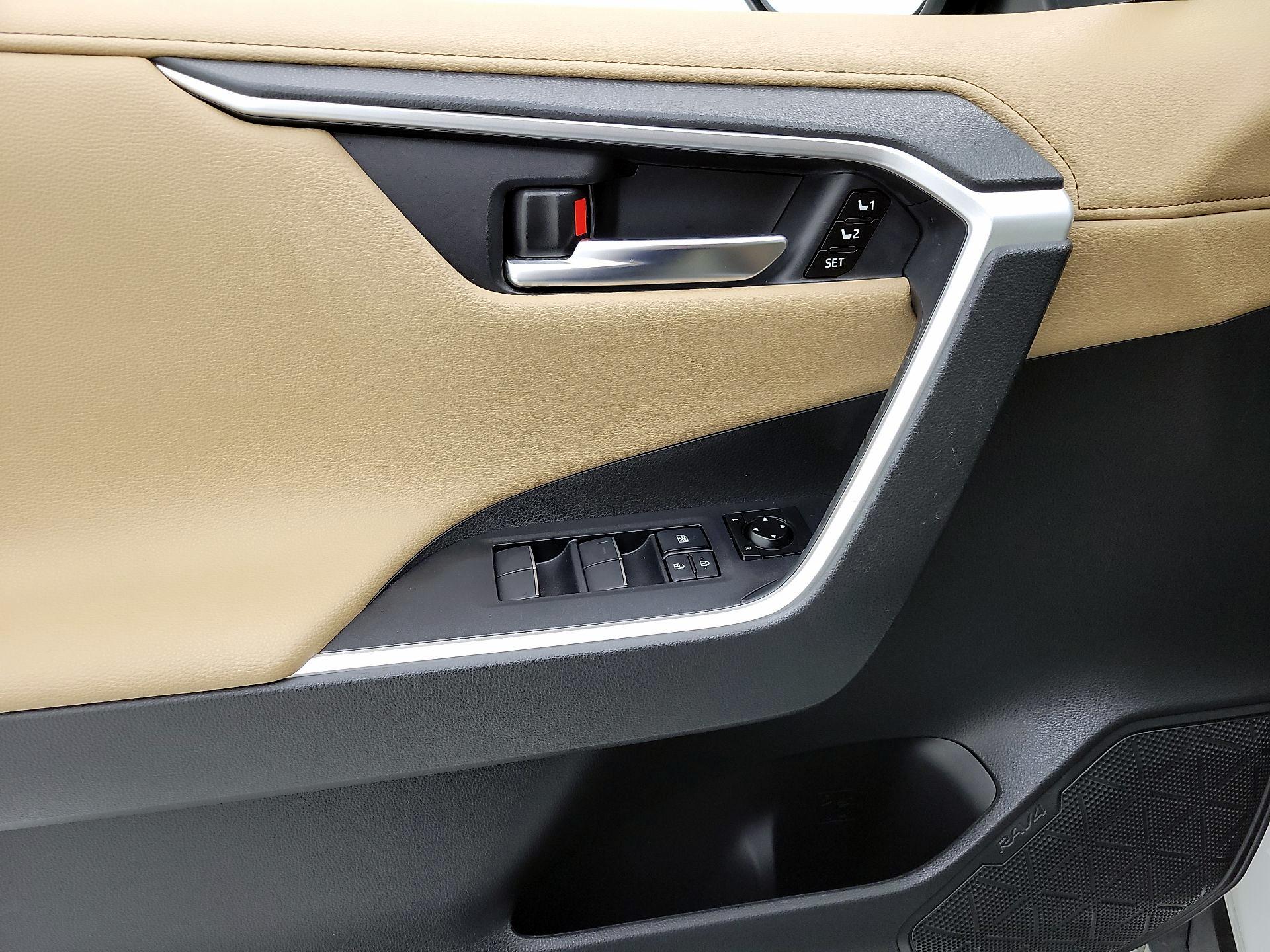 Thumbnail: 2021 Toyota RAV4 - 12