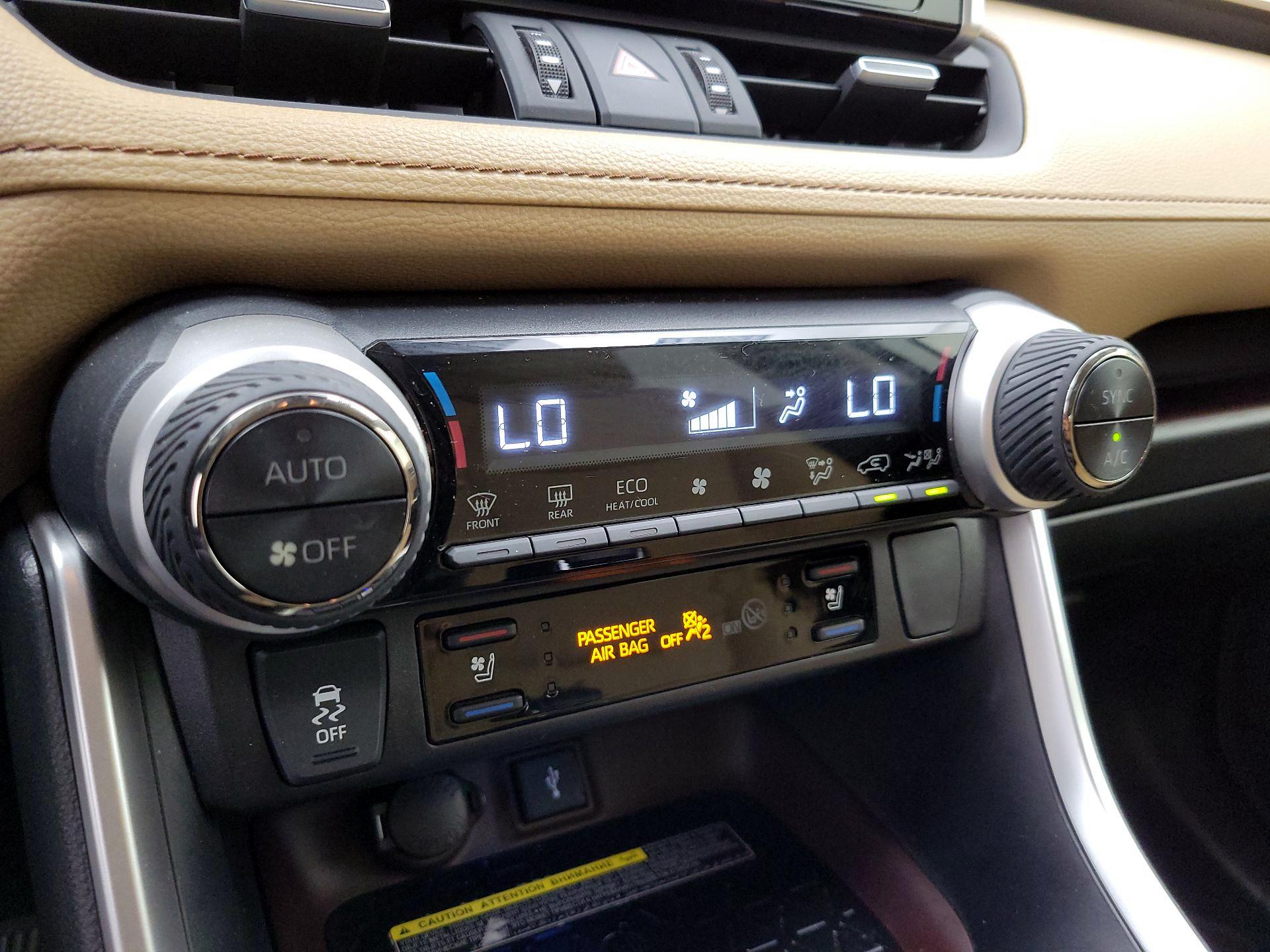 Thumbnail: 2021 Toyota RAV4 - 17