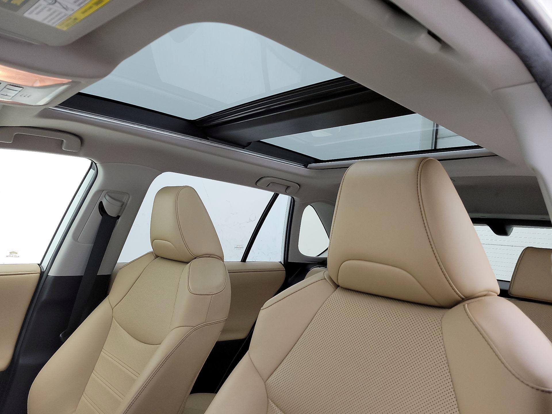 Thumbnail: 2021 Toyota RAV4 - 20