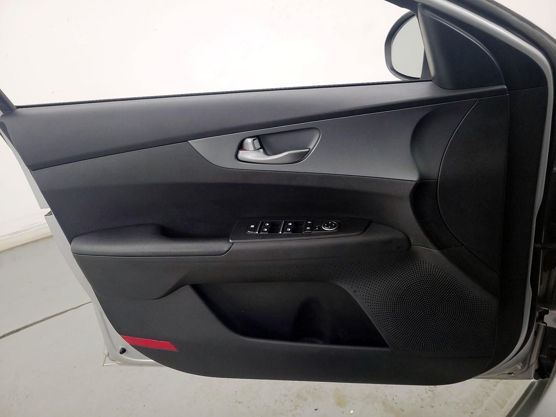 Thumbnail: 2021 Kia Forte - 12