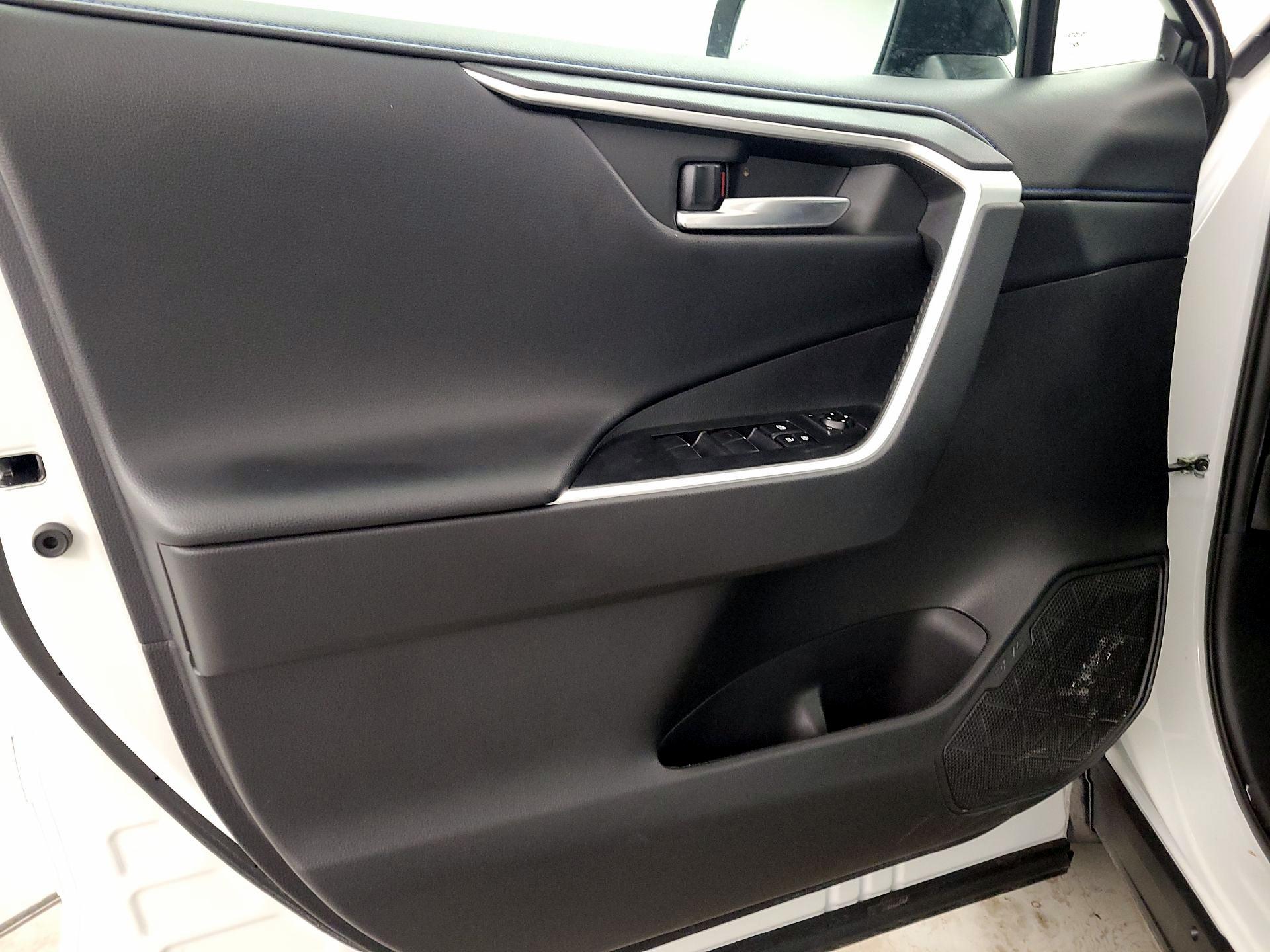 Thumbnail: 2021 Toyota RAV4 - 12