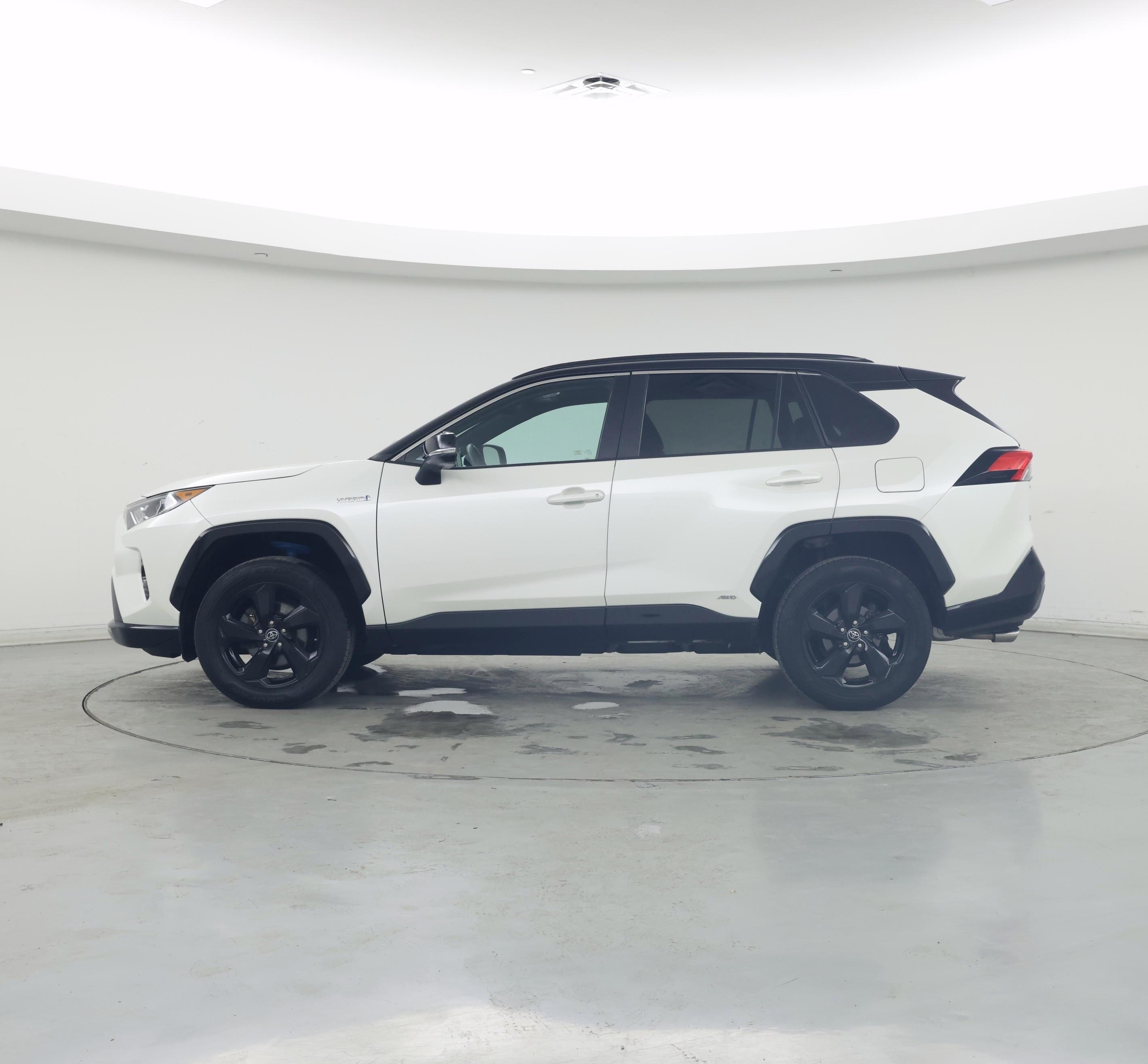 Thumbnail: 2021 Toyota RAV4 - 3