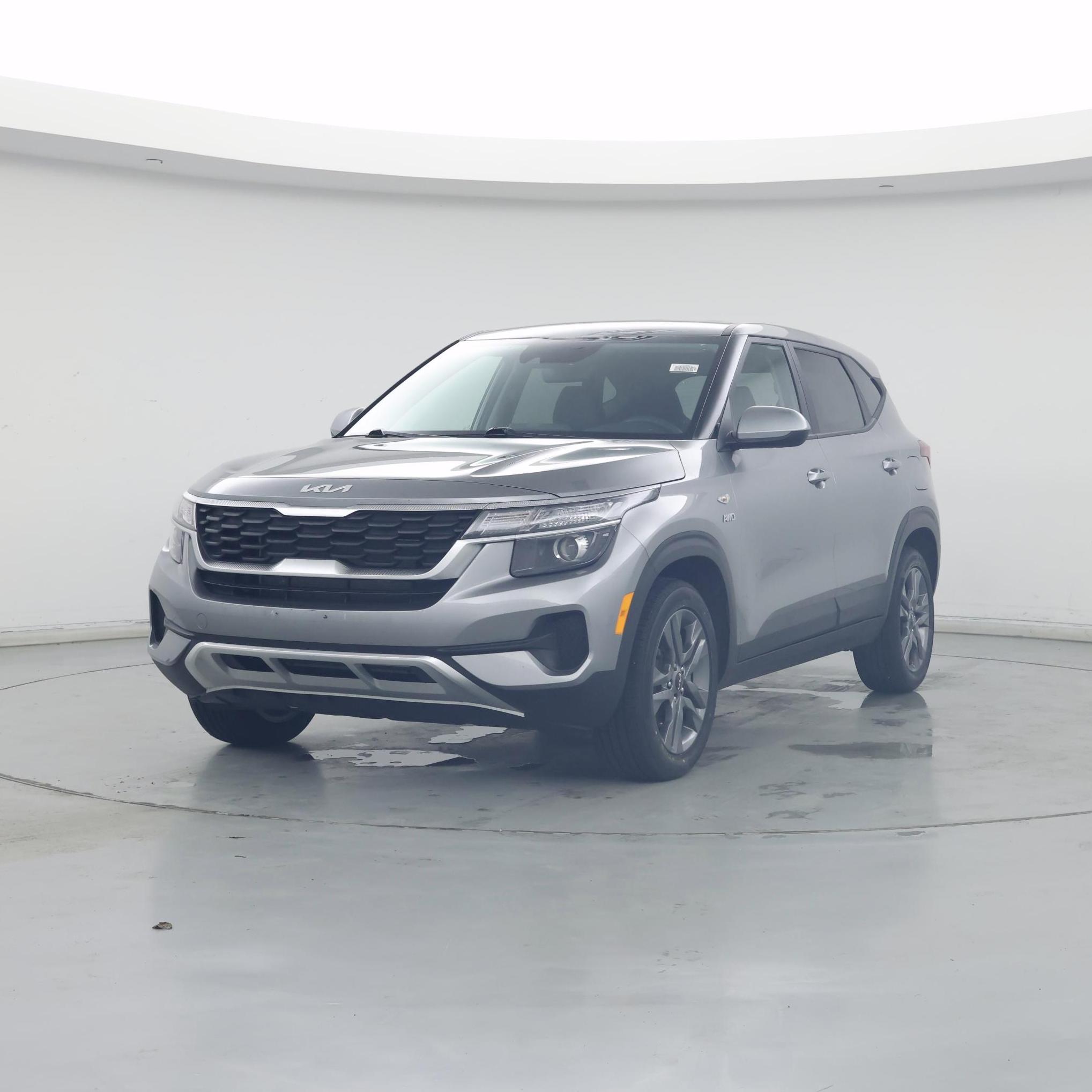 Thumbnail: 2023 Kia Seltos - 4