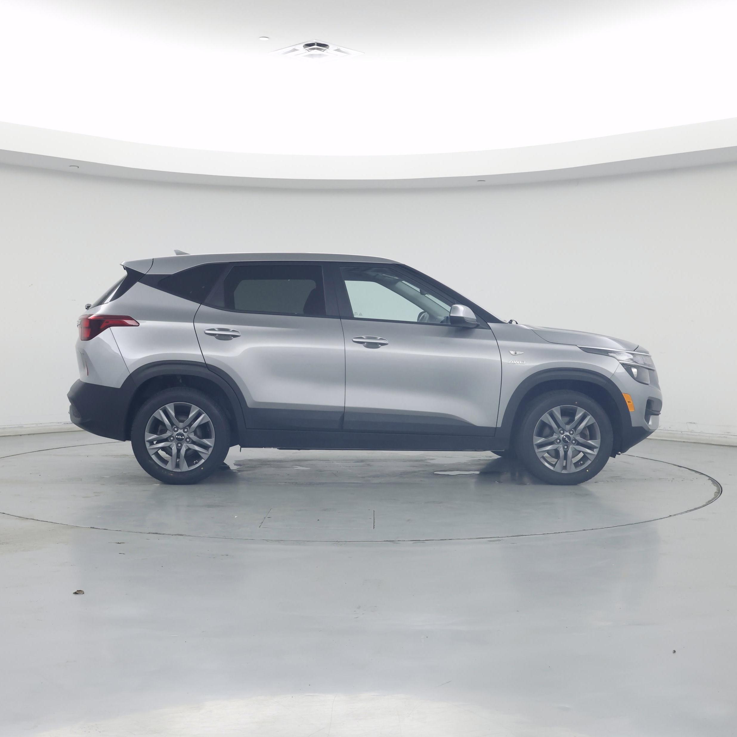 Thumbnail: 2023 Kia Seltos - 7