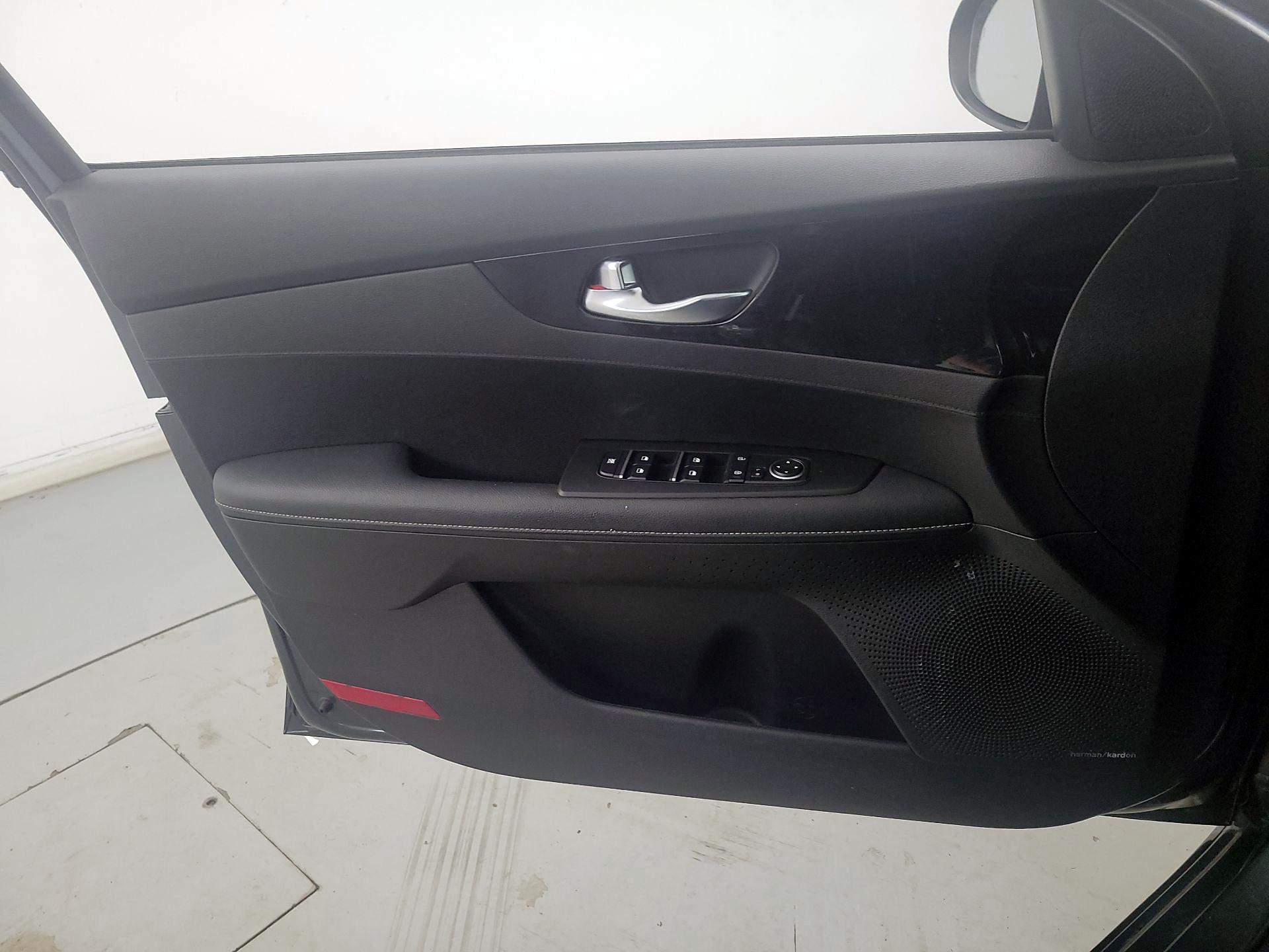 Thumbnail: 2022 Kia Forte - 12