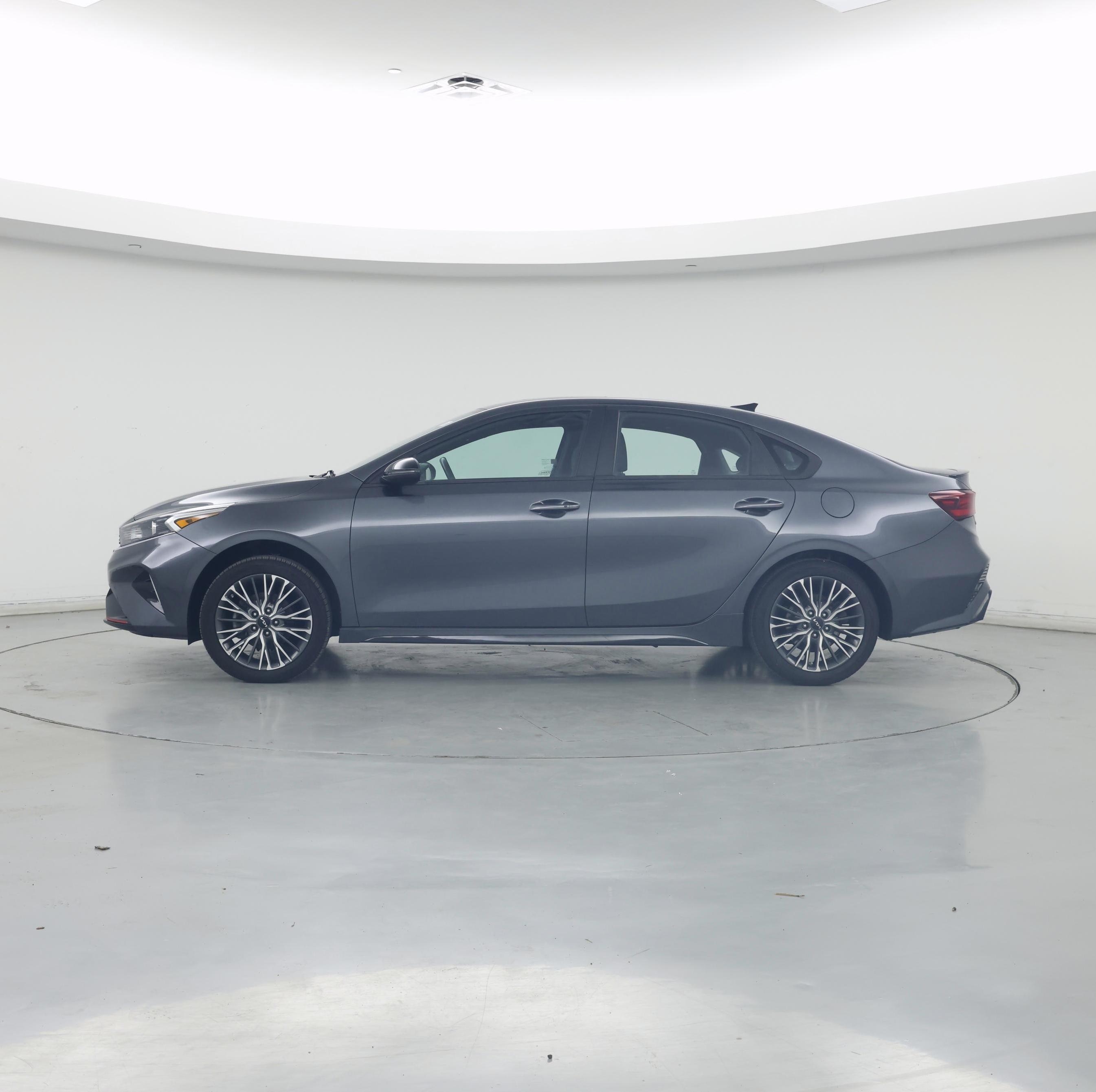 Thumbnail: 2022 Kia Forte - 3