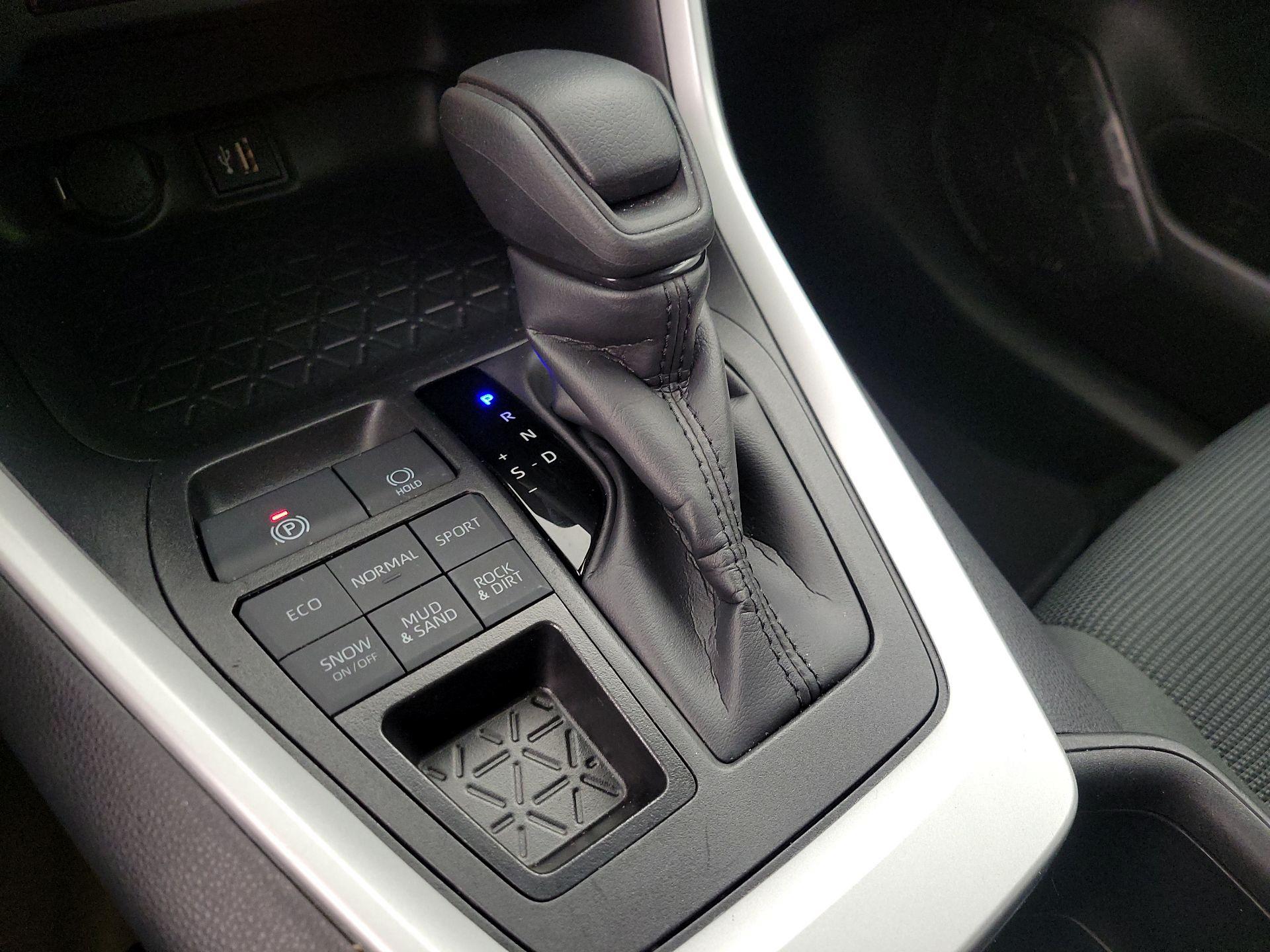 Thumbnail: 2025 Toyota RAV4 - 17