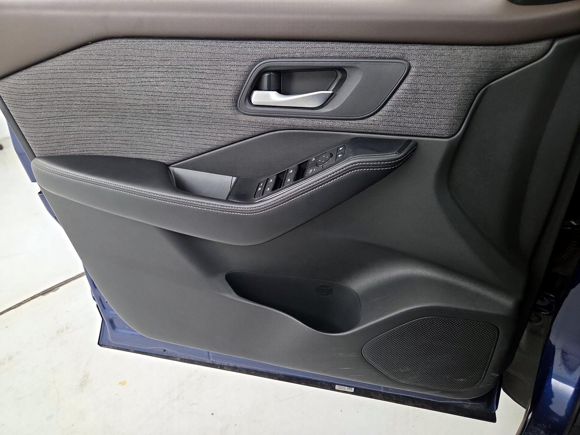 Thumbnail: 2023 Nissan Rogue - 12