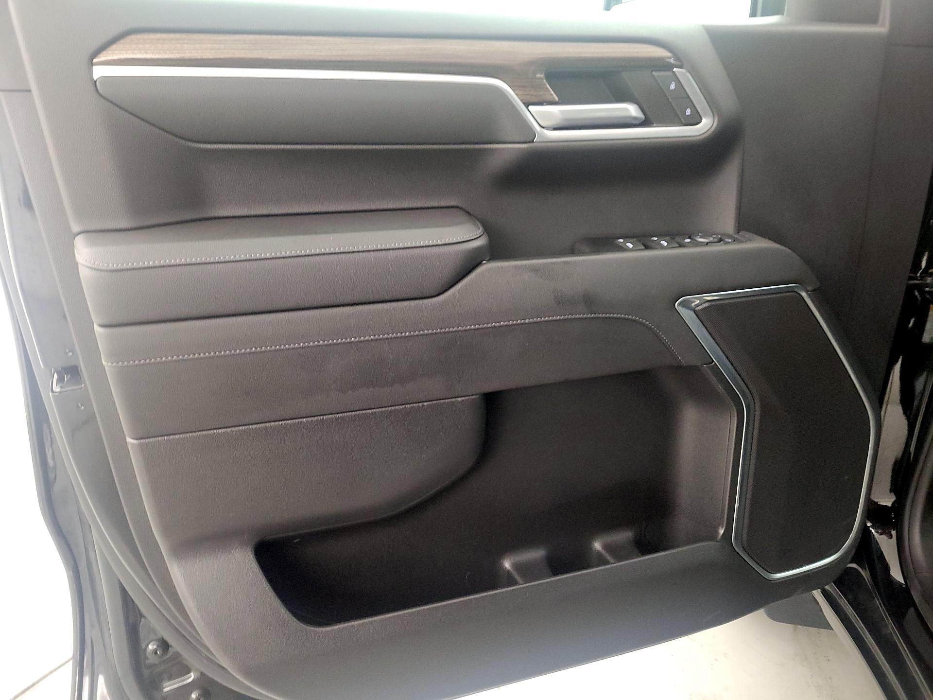 Thumbnail: 2022 Chevrolet Silverado 1500 - 12