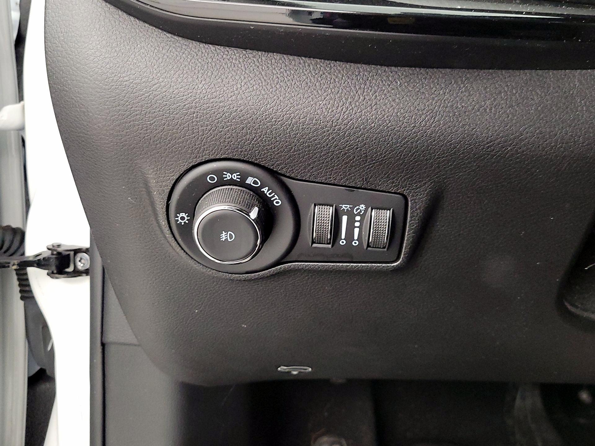 Thumbnail: 2022 Jeep Compass - 13