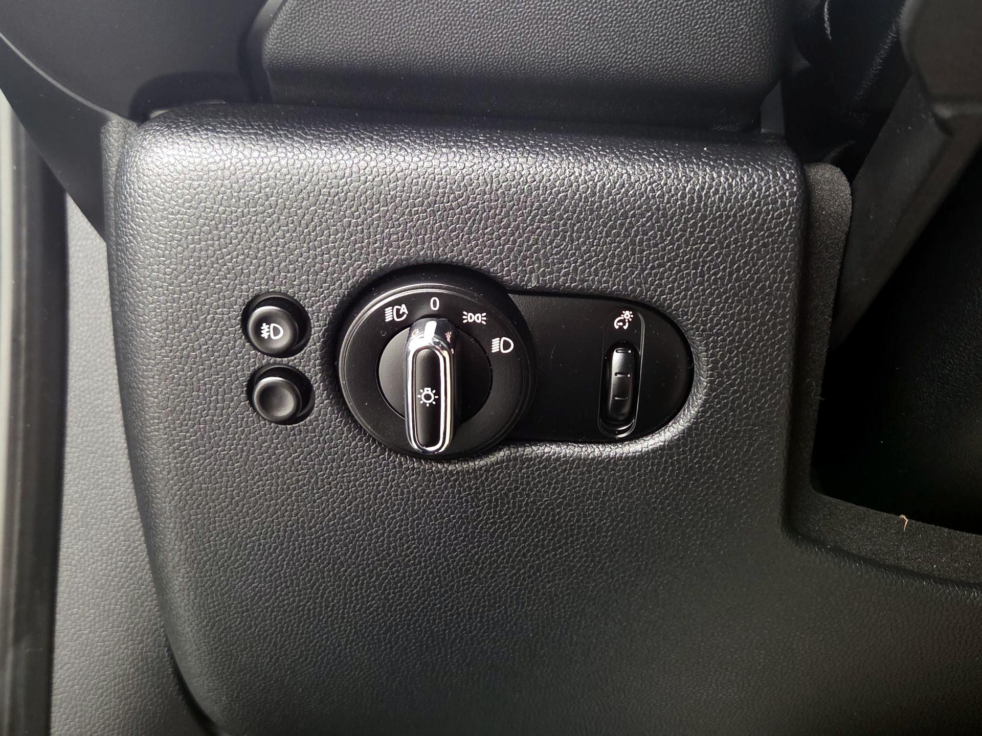 Thumbnail: 2020 MINI Cooper Hardtop - 13