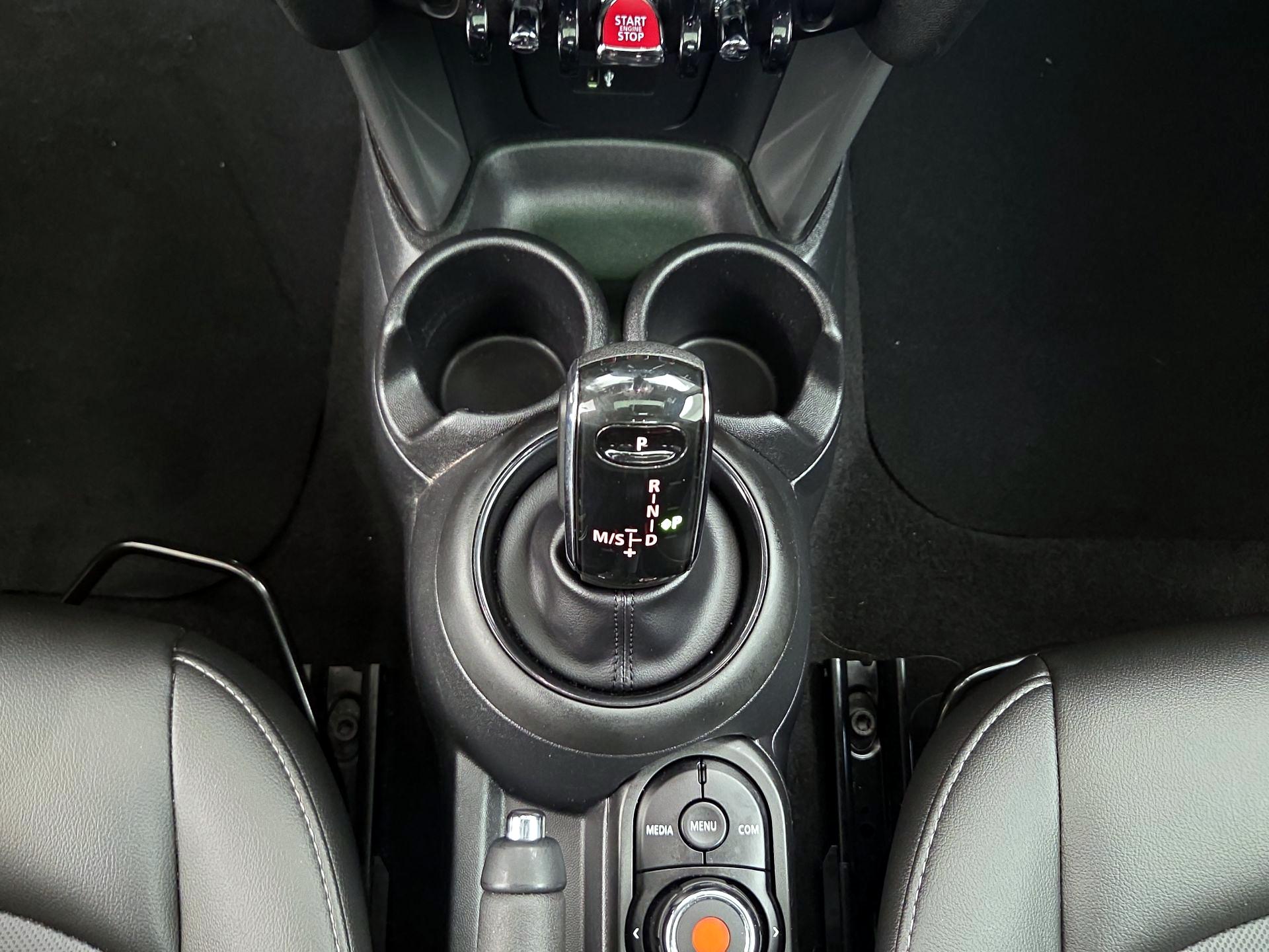 Thumbnail: 2020 MINI Cooper Hardtop - 17