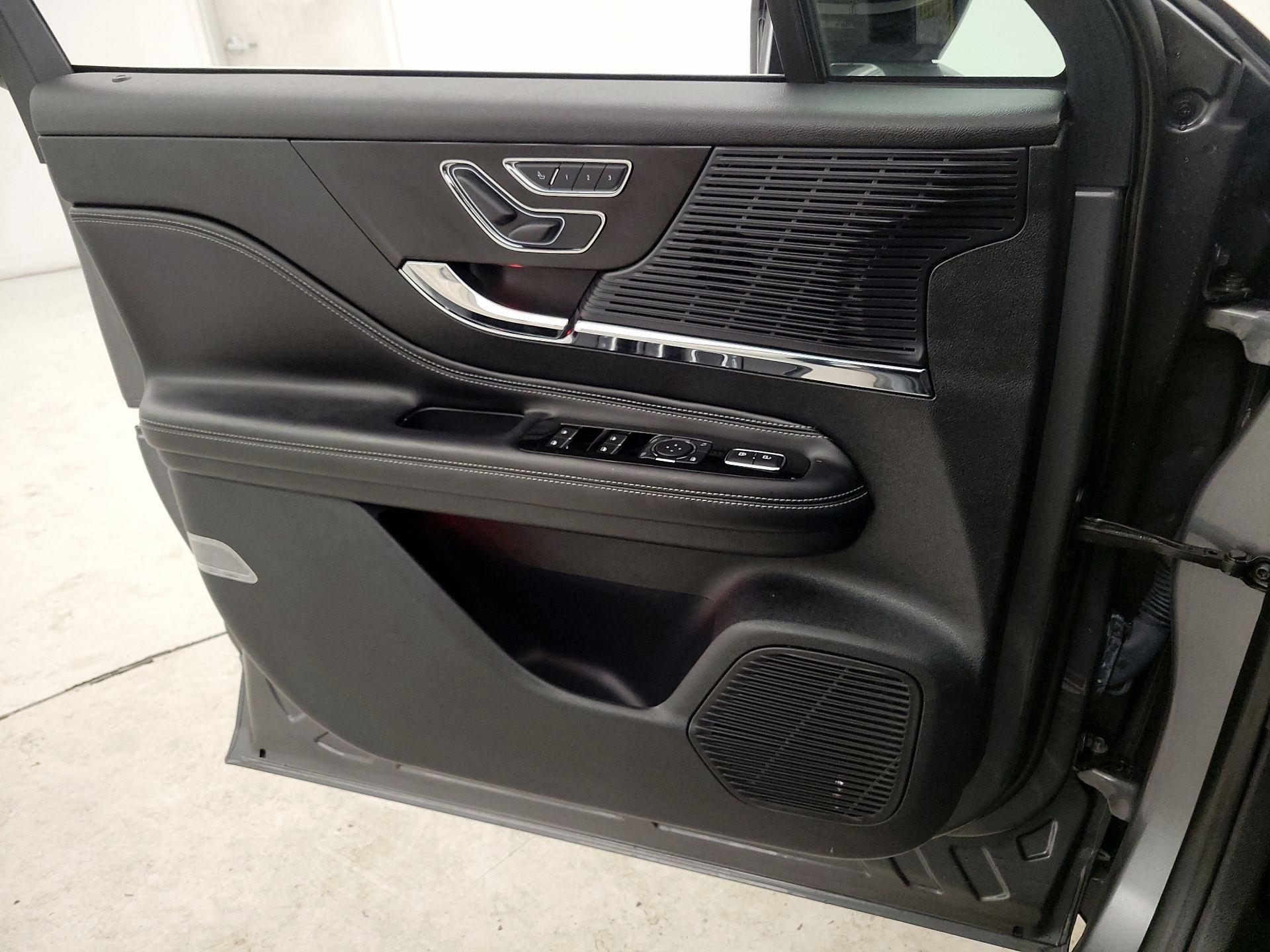 Thumbnail: 2021 Lincoln Corsair - 12