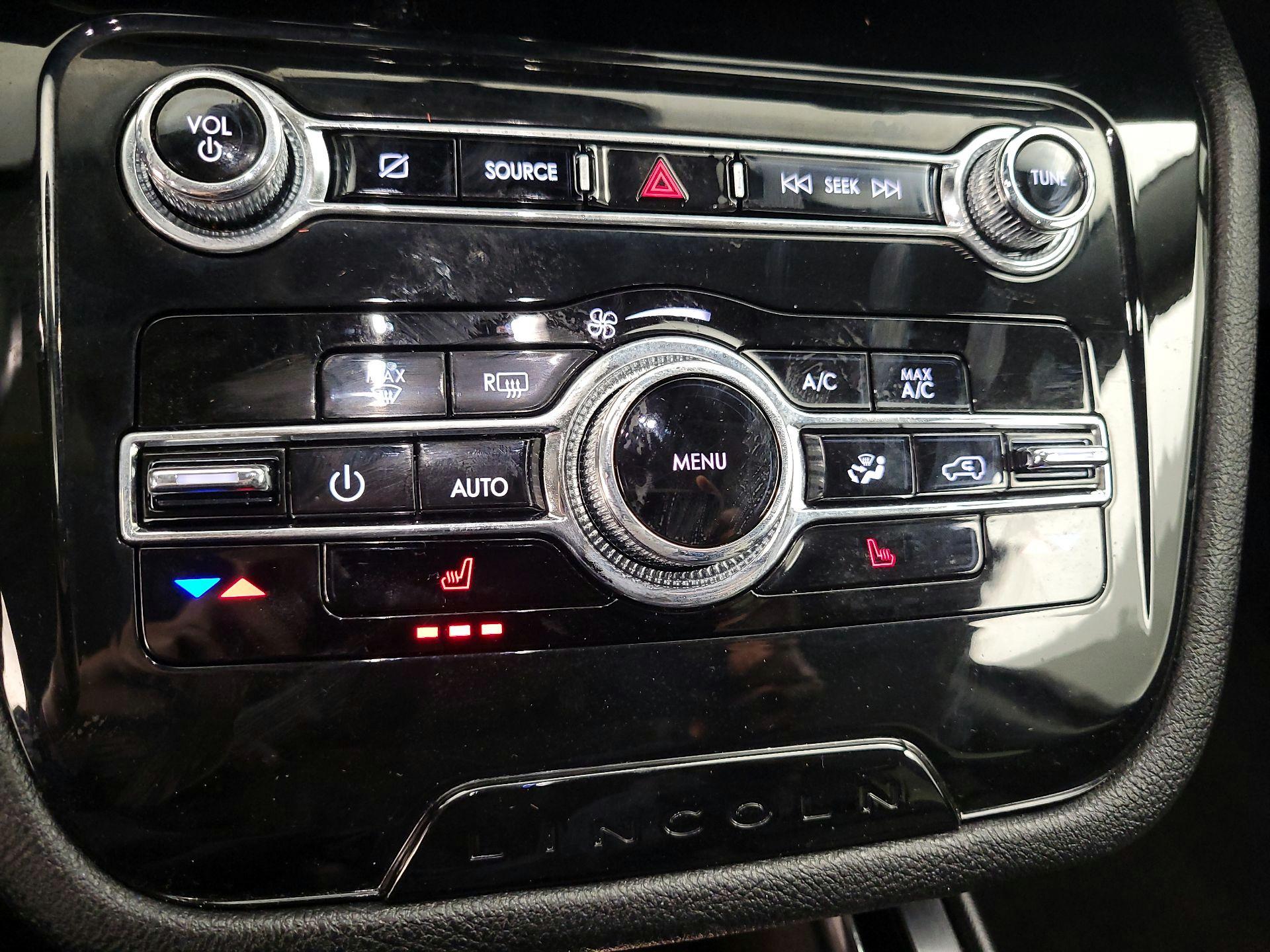 Thumbnail: 2021 Lincoln Corsair - 16