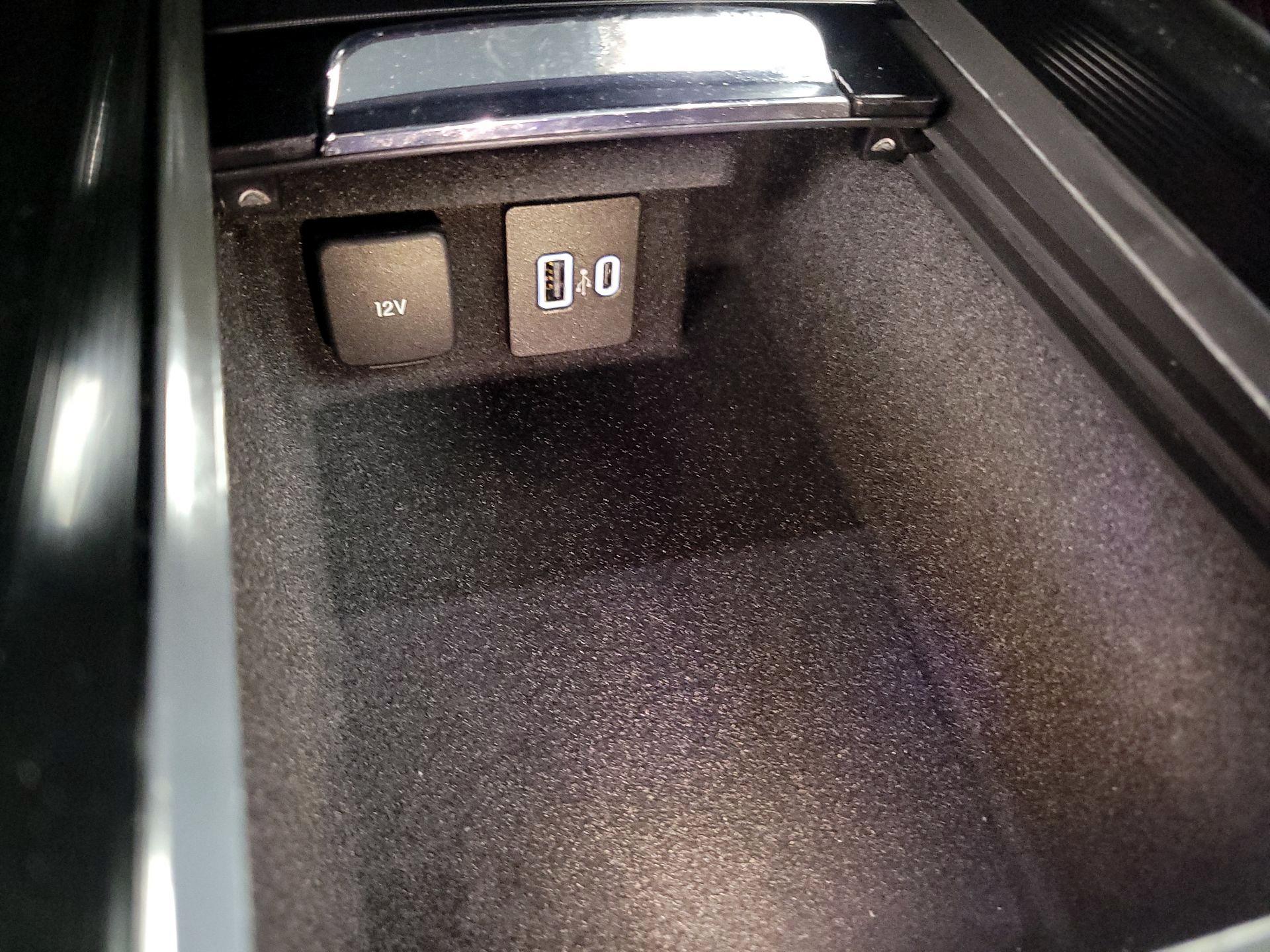 Thumbnail: 2021 Lincoln Corsair - 18