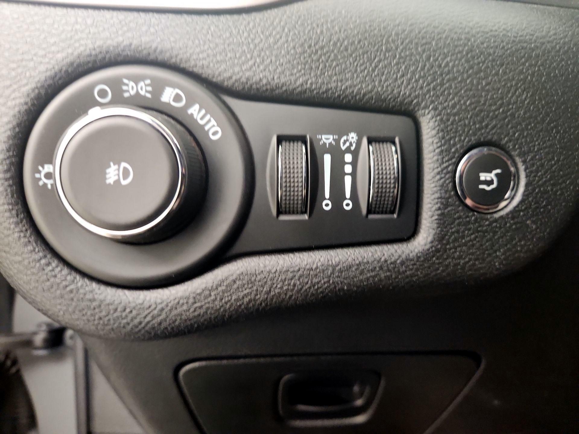 Thumbnail: 2022 Jeep Cherokee - 11