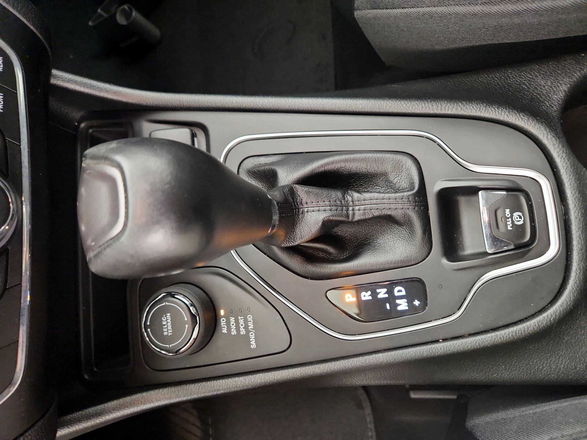 Thumbnail: 2022 Jeep Cherokee - 15