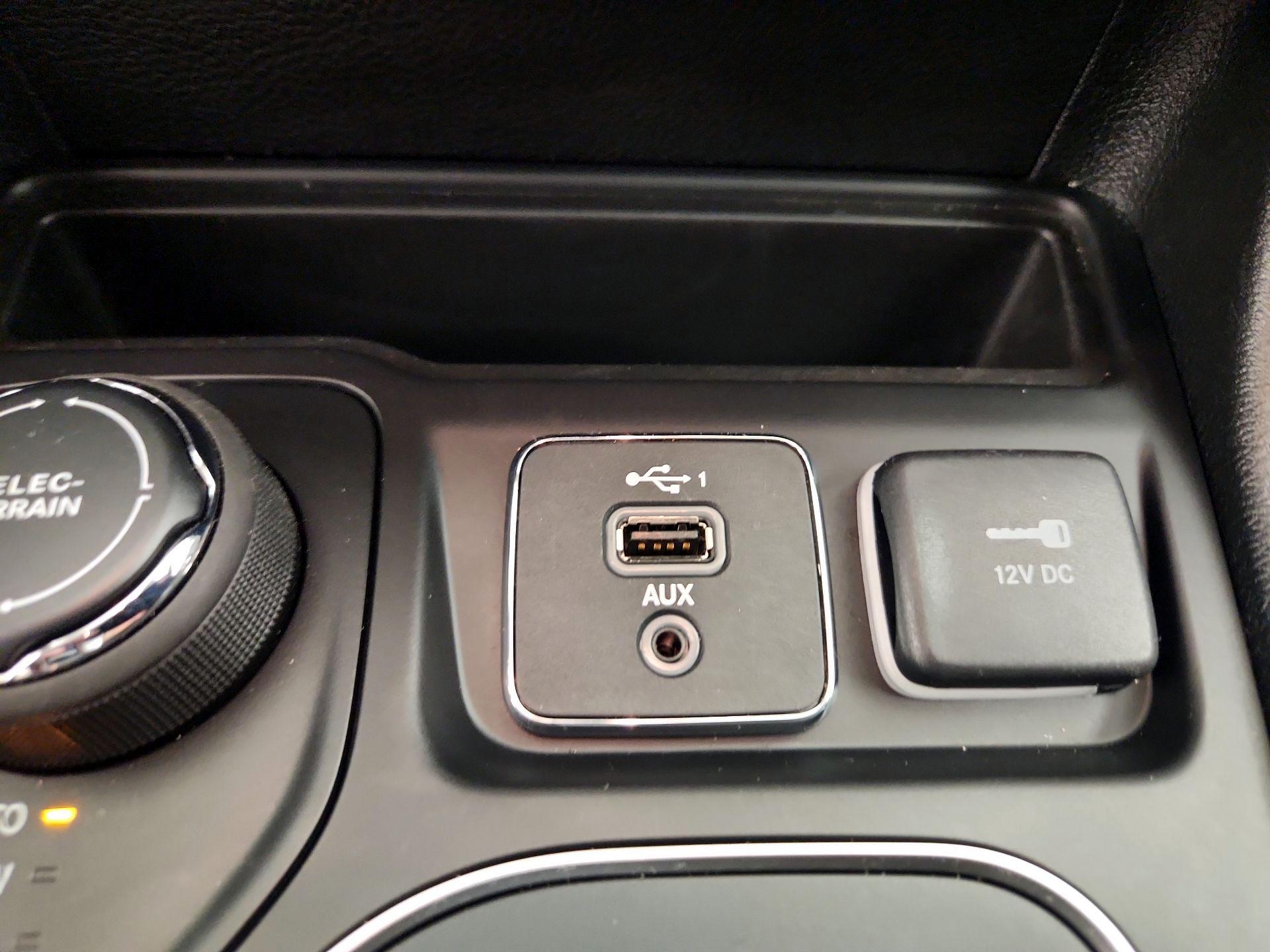 Thumbnail: 2022 Jeep Cherokee - 16