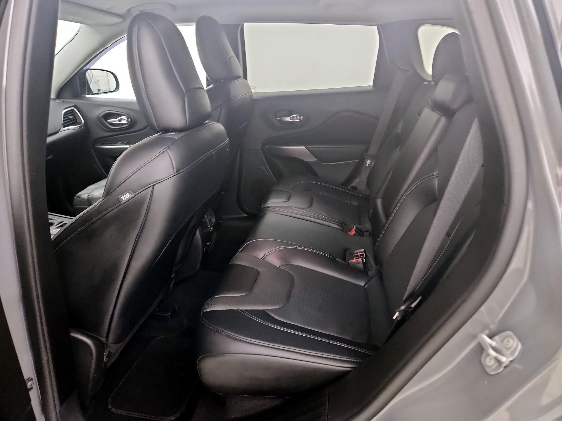 Thumbnail: 2022 Jeep Cherokee - 17