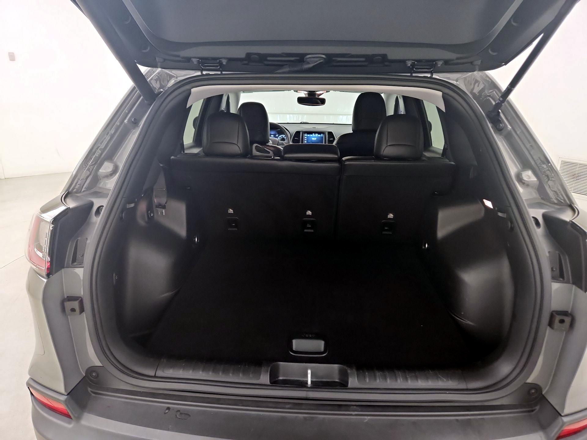 Thumbnail: 2022 Jeep Cherokee - 18