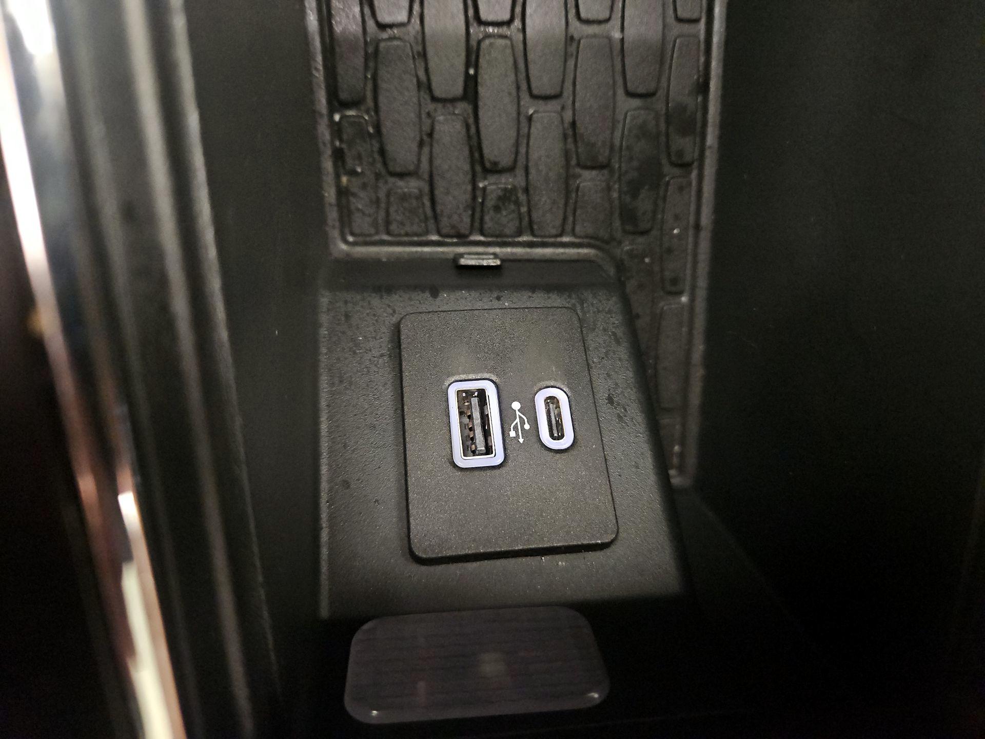 Thumbnail: 2020 Lincoln Aviator - 19