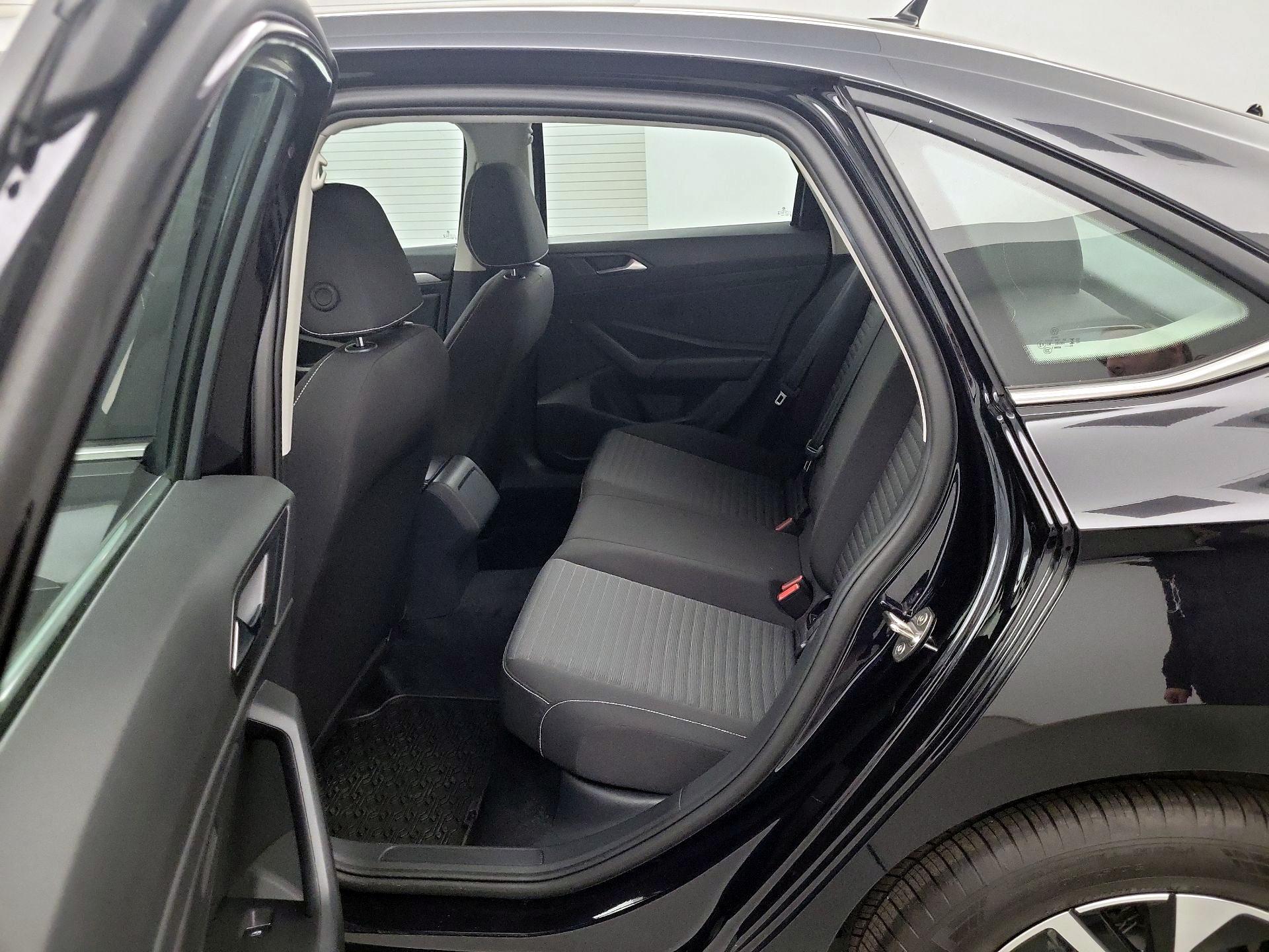 Thumbnail: 2025 Volkswagen Jetta - 17