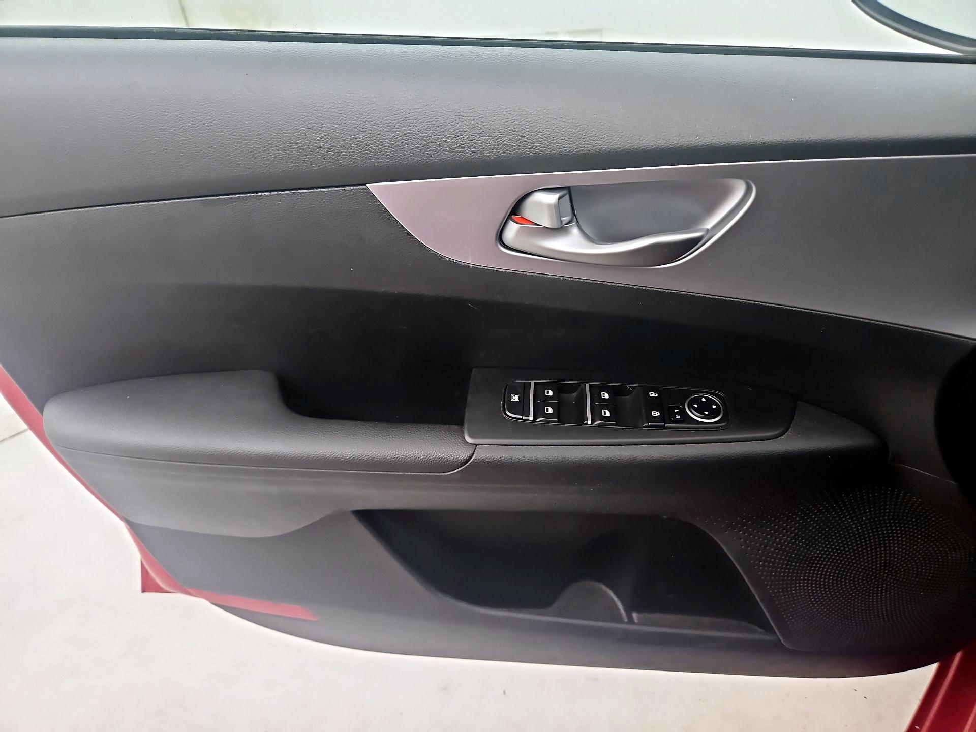 Thumbnail: 2022 Kia Forte - 12