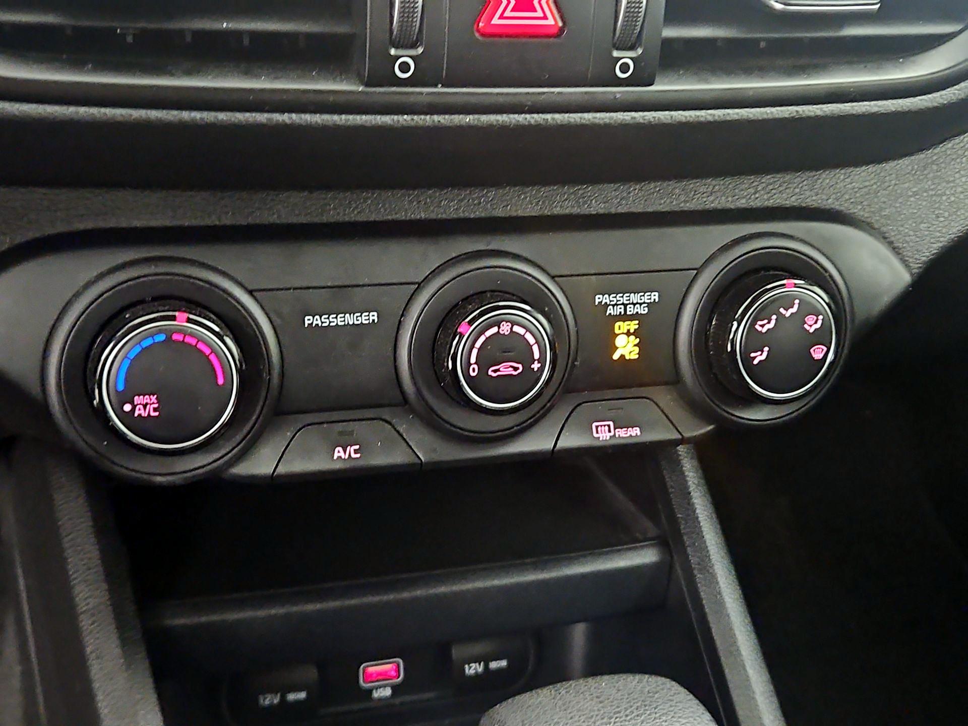 Thumbnail: 2022 Kia Forte - 16