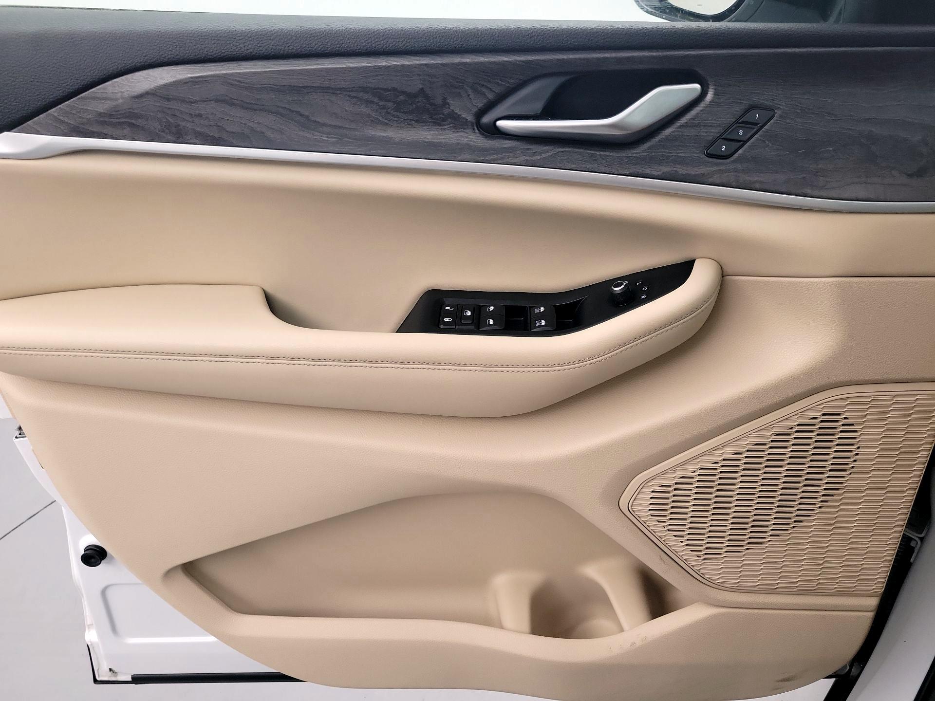 Thumbnail: 2023 Jeep Grand Cherokee - 10