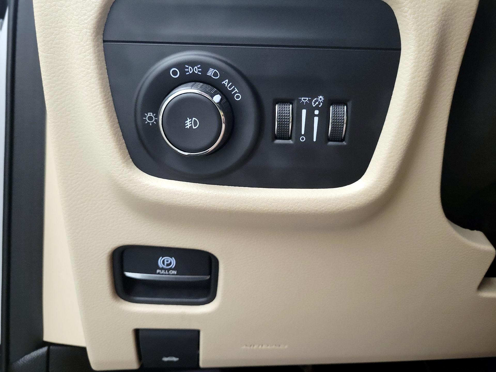 Thumbnail: 2023 Jeep Grand Cherokee - 11