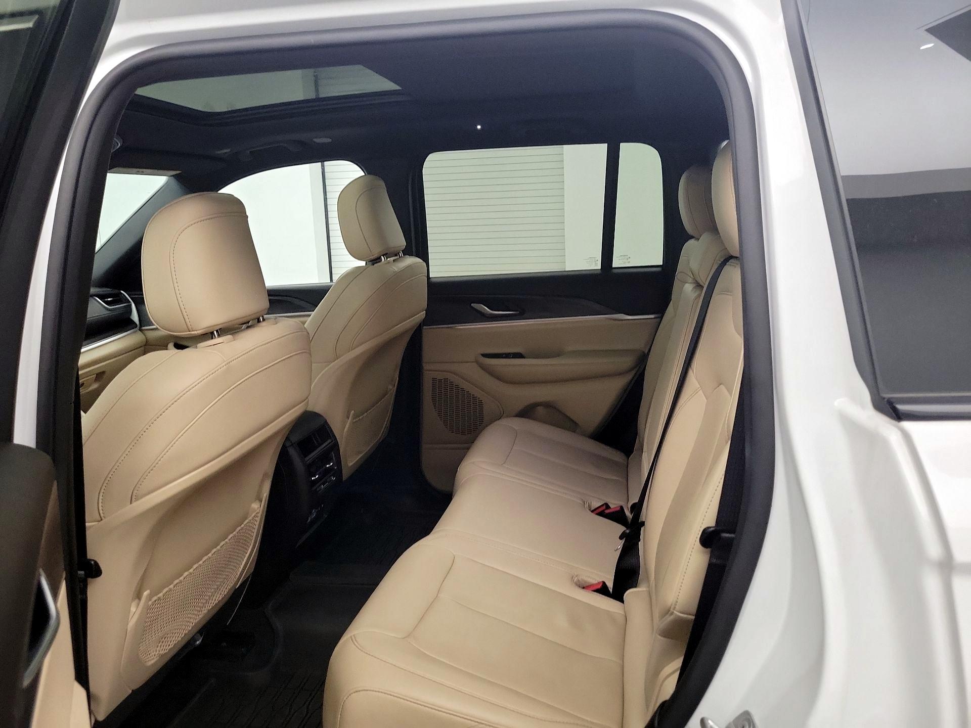 Thumbnail: 2023 Jeep Grand Cherokee - 19