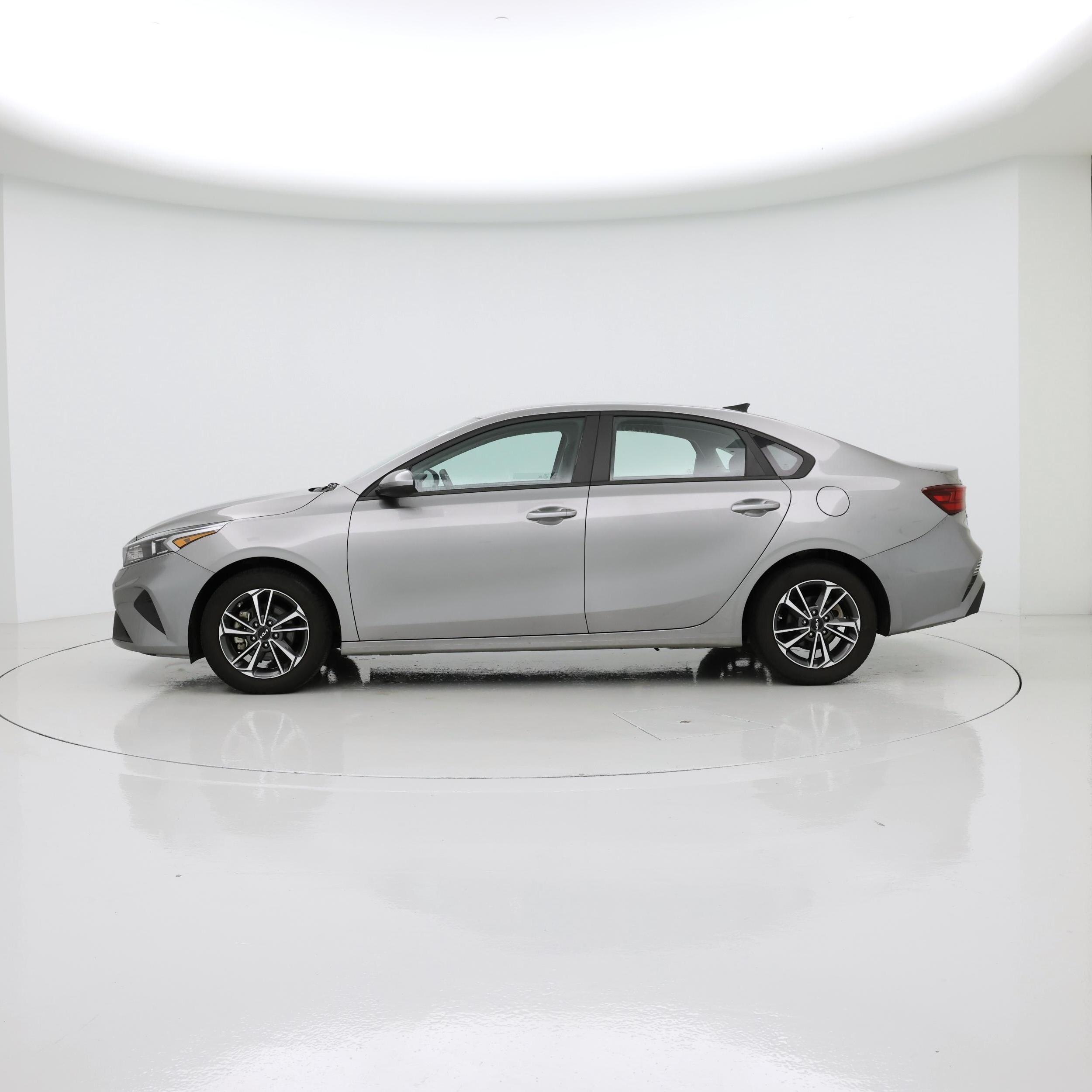 Thumbnail: 2023 Kia Forte - 3